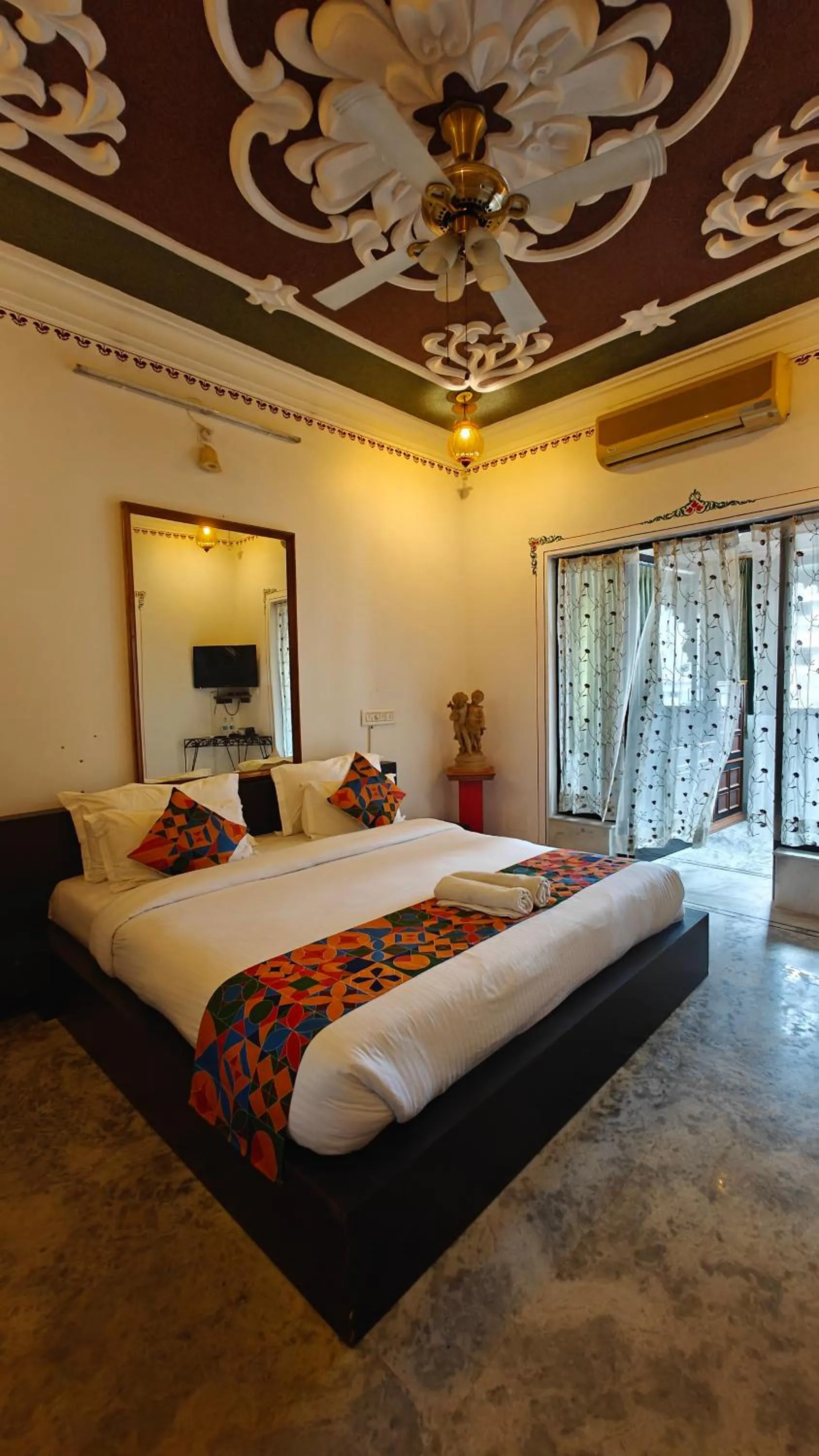 Bed in Baba Palace - A Heritage Hotel, Udaipur