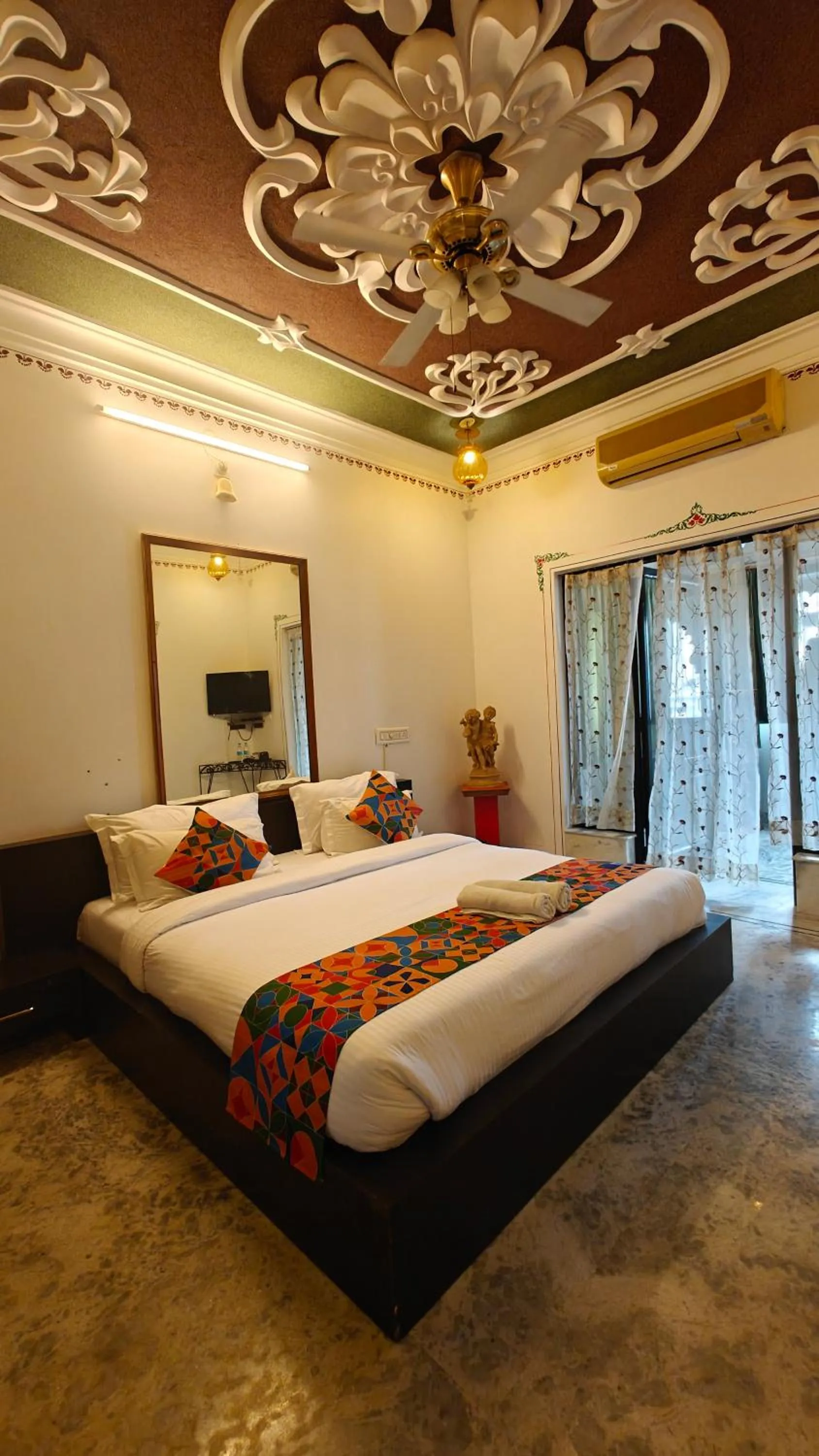 Bed in Baba Palace - A Heritage Hotel, Udaipur