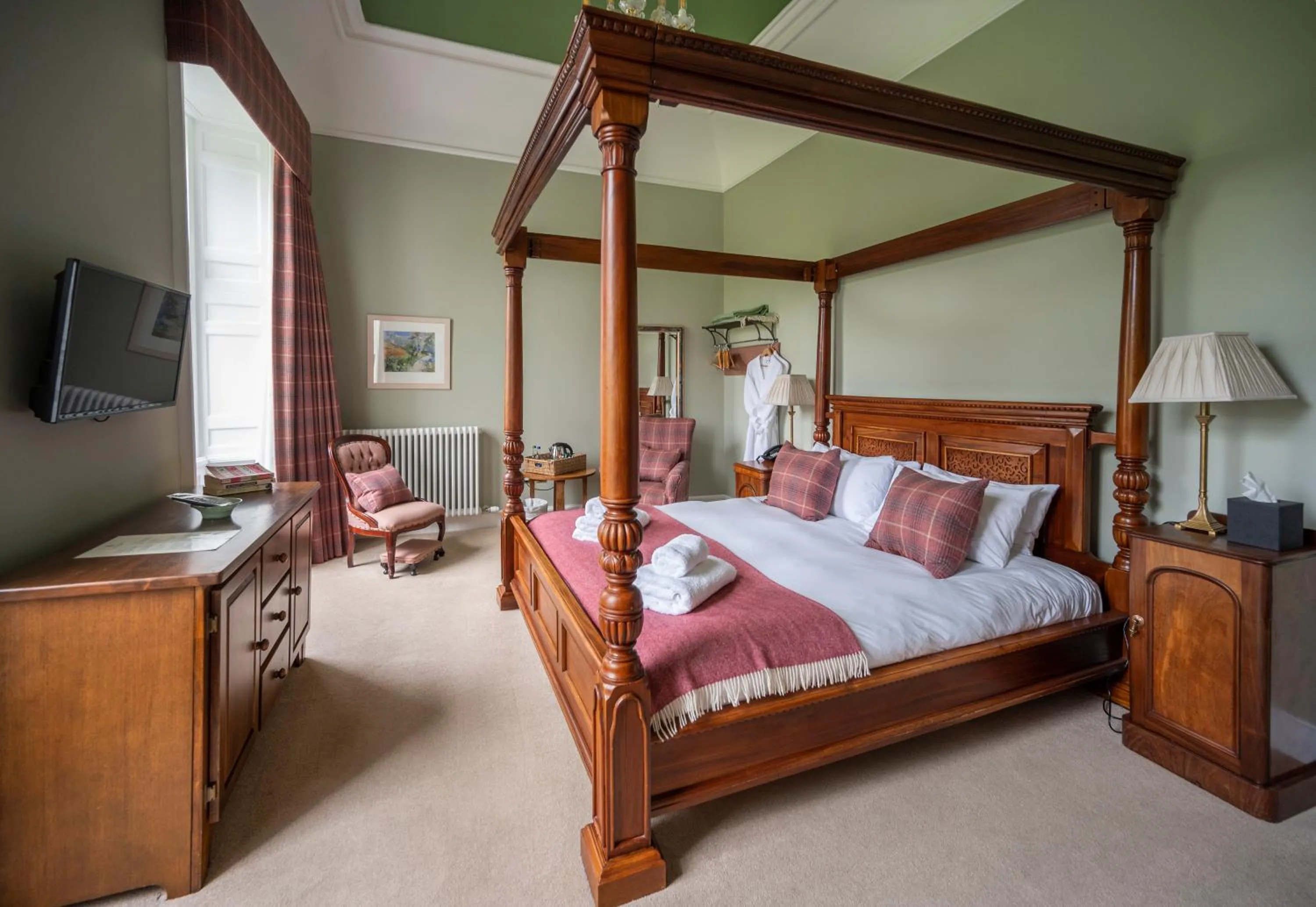 Bed in Saplinbrae Hotel and Lodges