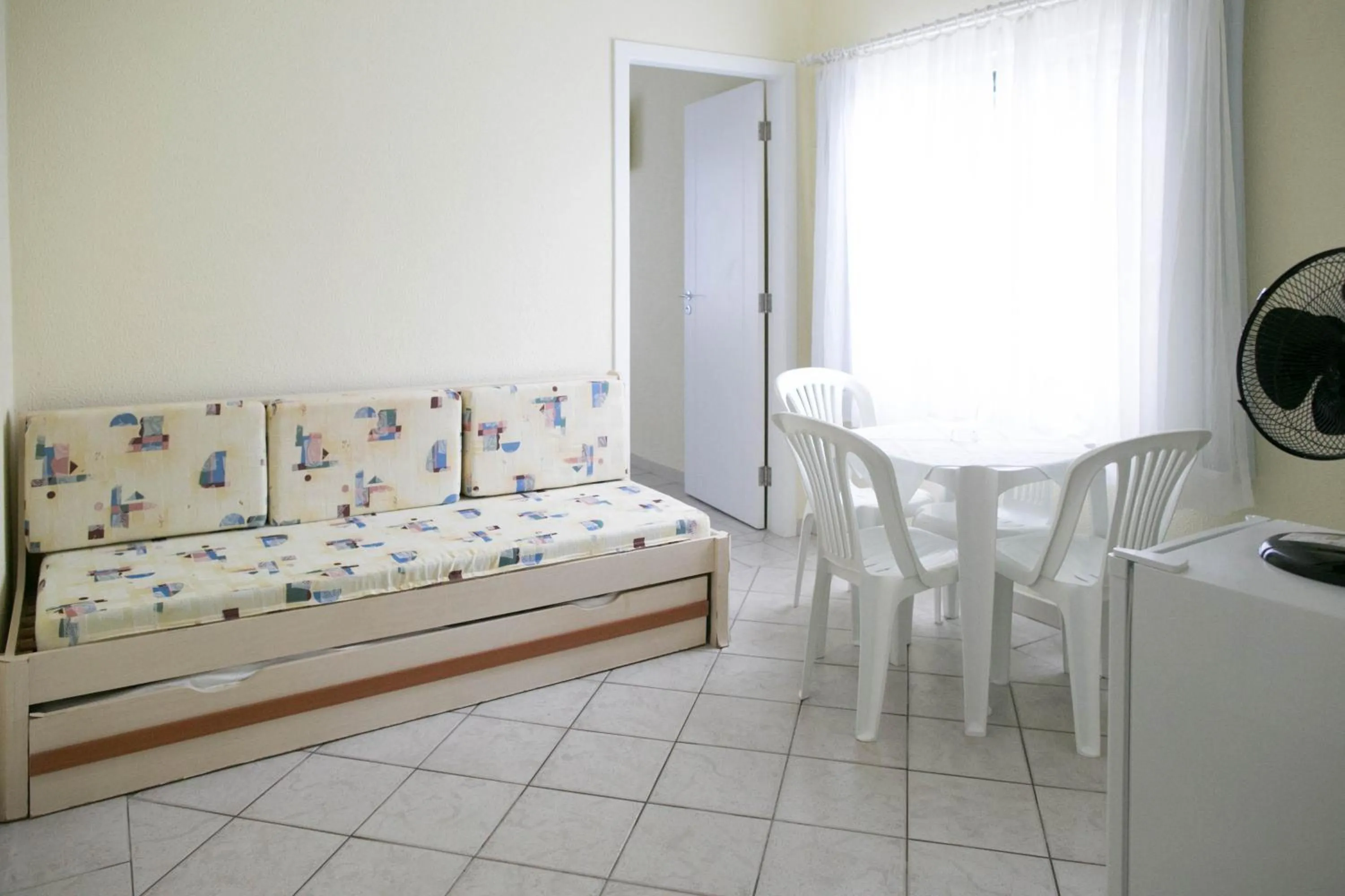 Living room, Bed in Bombinhas Praia Apart Hotel - Unidade rua Corrupião