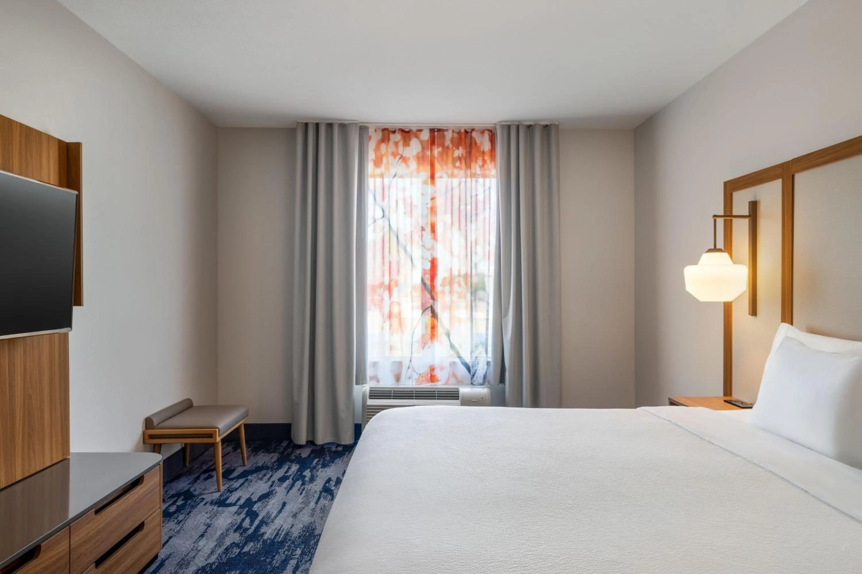 Photo of the whole room, Bed in Holiday Inn Express Hotel & Suites Fort Walton Beach Hurlburt Area, an IHG Hotel