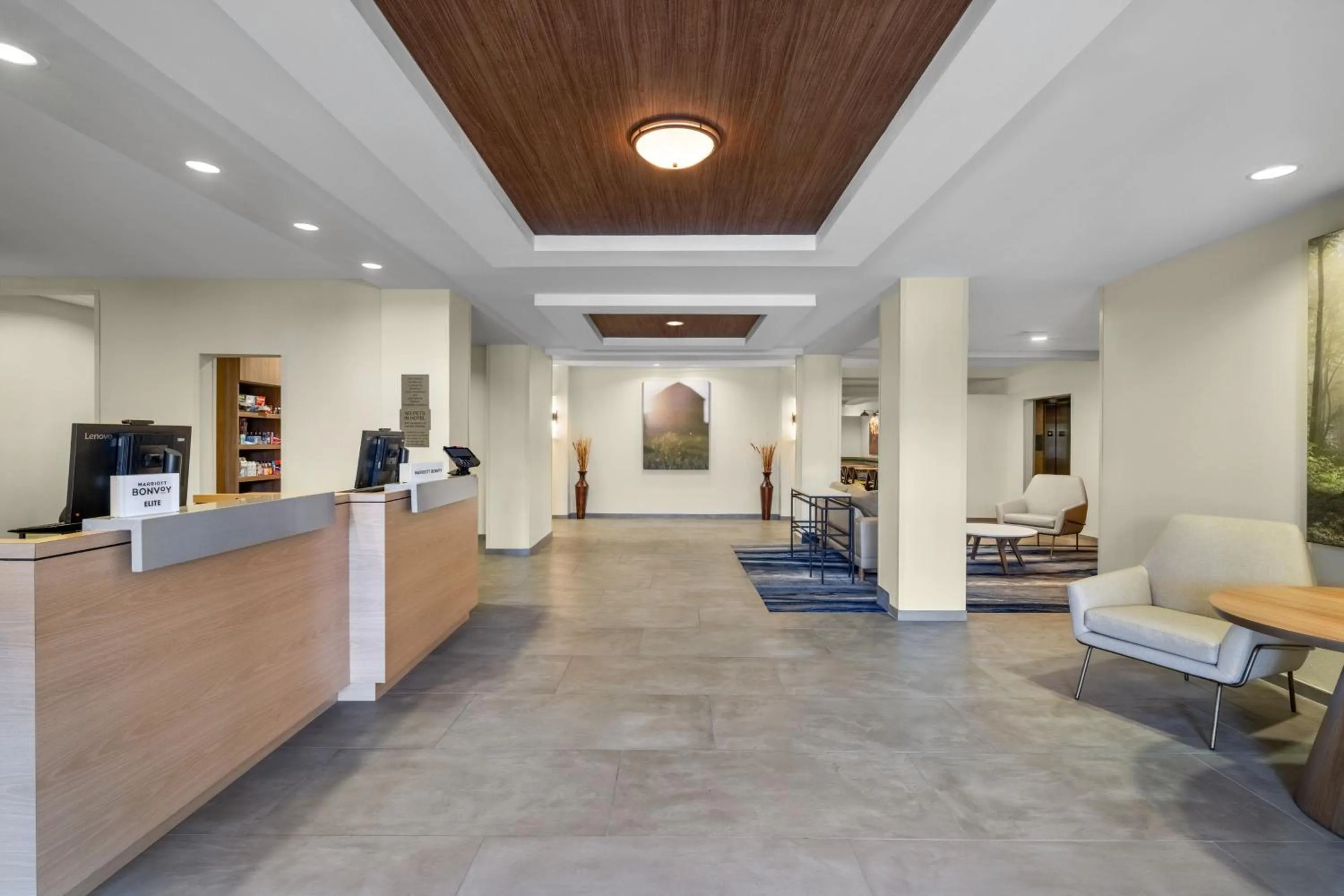 Lobby or reception in Holiday Inn Express Hotel & Suites Fort Walton Beach Hurlburt Area, an IHG Hotel