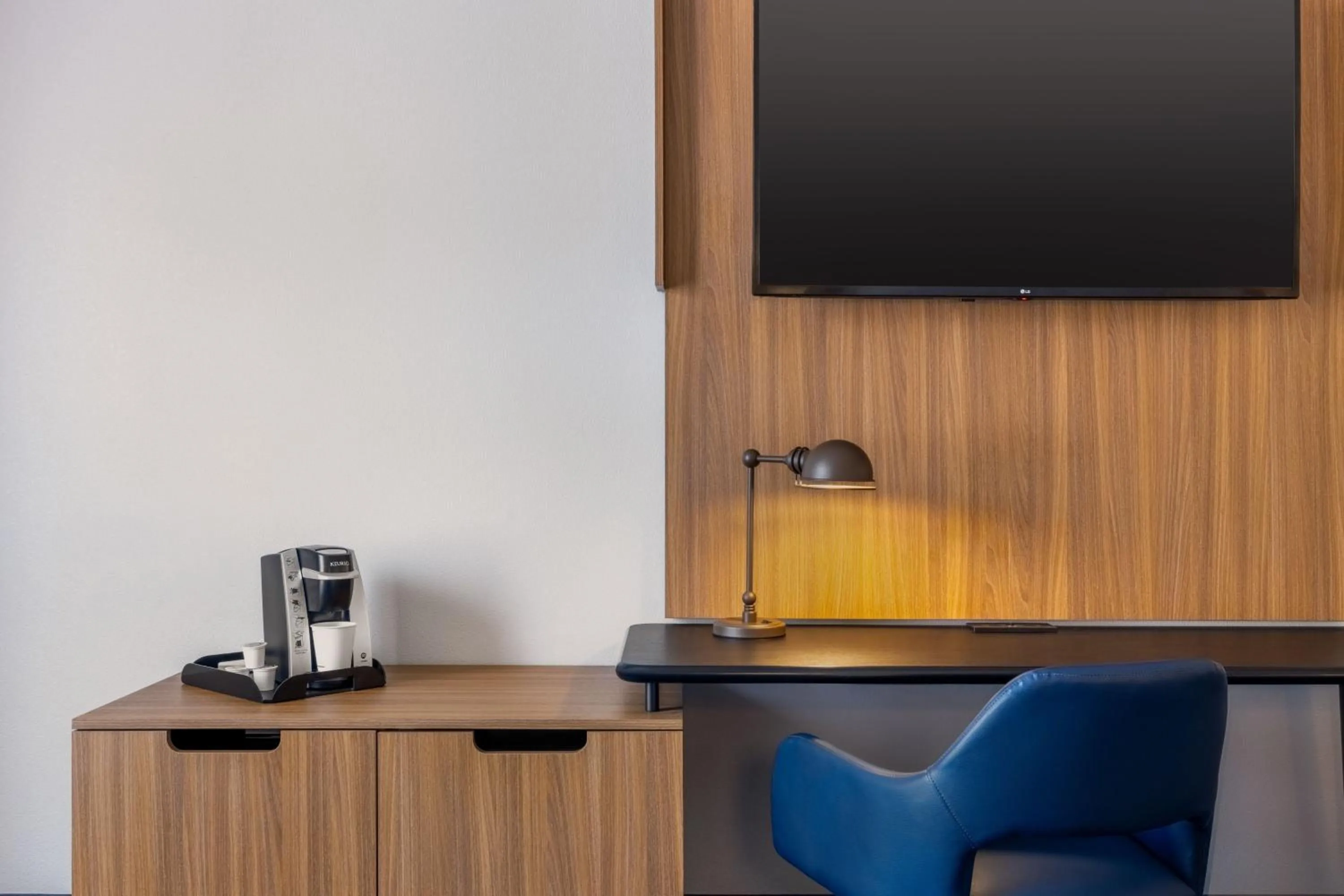 Photo of the whole room in Holiday Inn Express Hotel & Suites Fort Walton Beach Hurlburt Area, an IHG Hotel