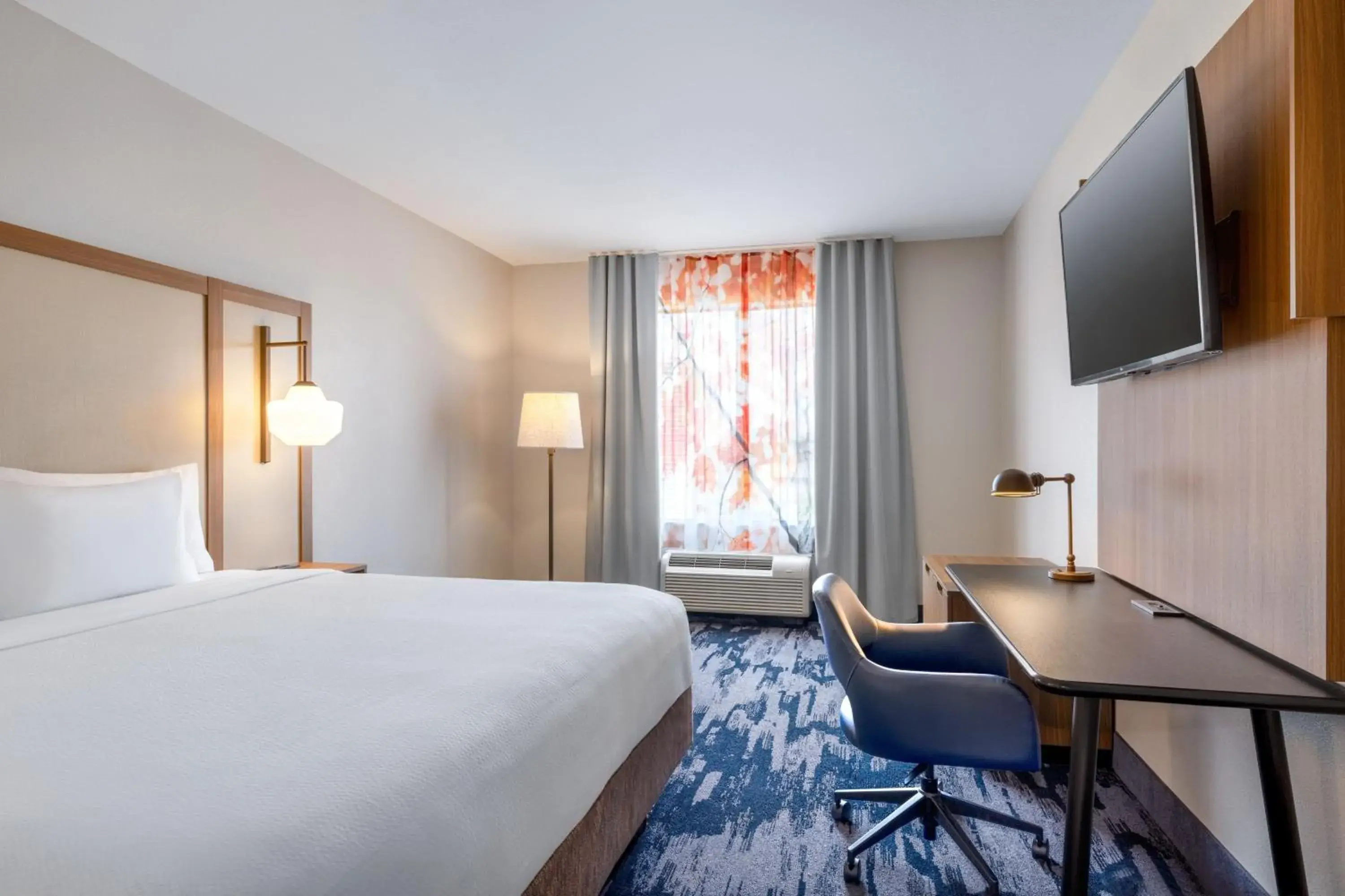 Standard King Room in Holiday Inn Express Hotel & Suites Fort Walton Beach Hurlburt Area, an IHG Hotel Standard King Room in Holiday Inn Express Hotel & Suites Fort Walton Beach Hurlburt Area, an IHG Hotel