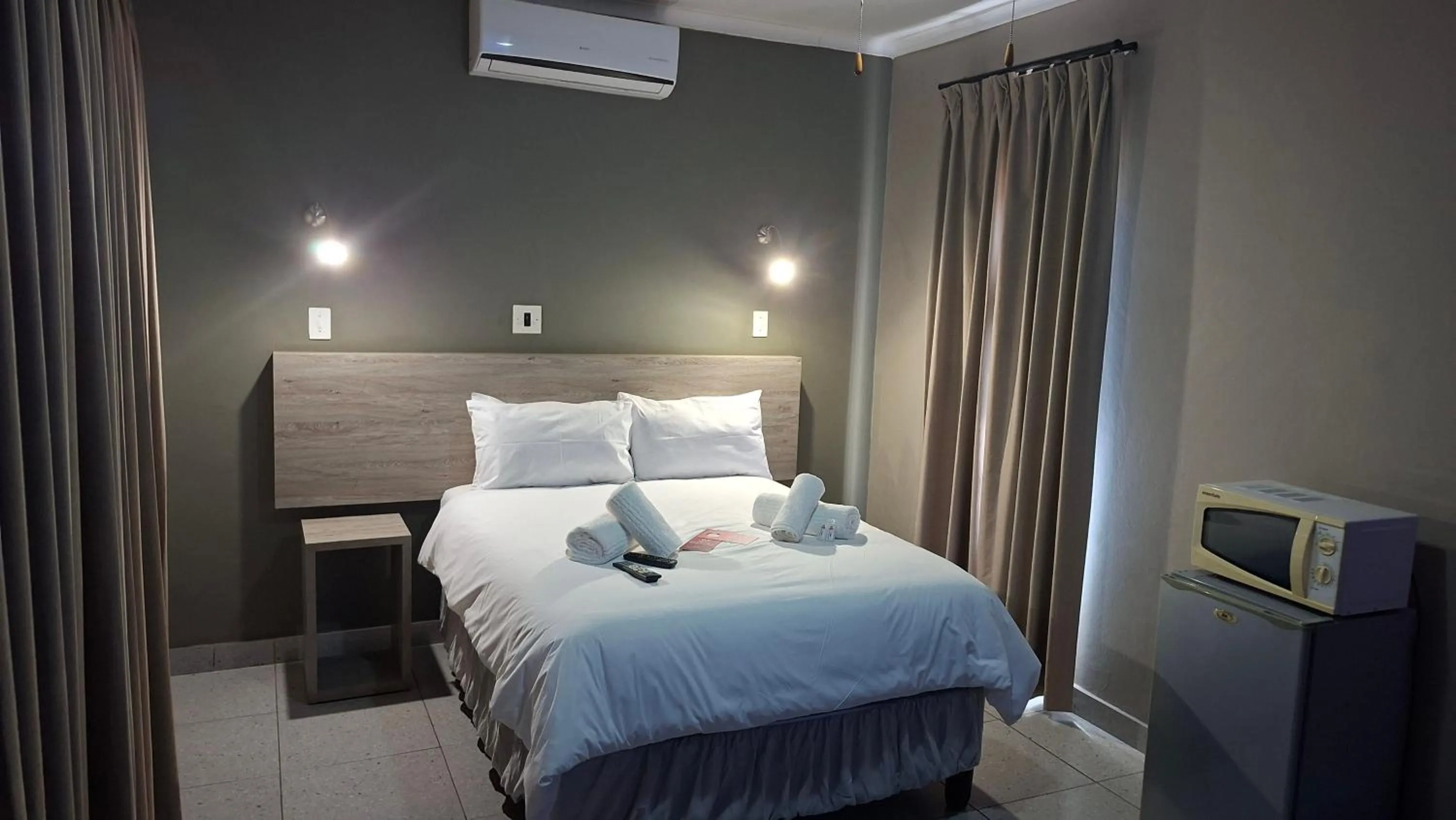 Property building, Bed in Postmasburg Inn