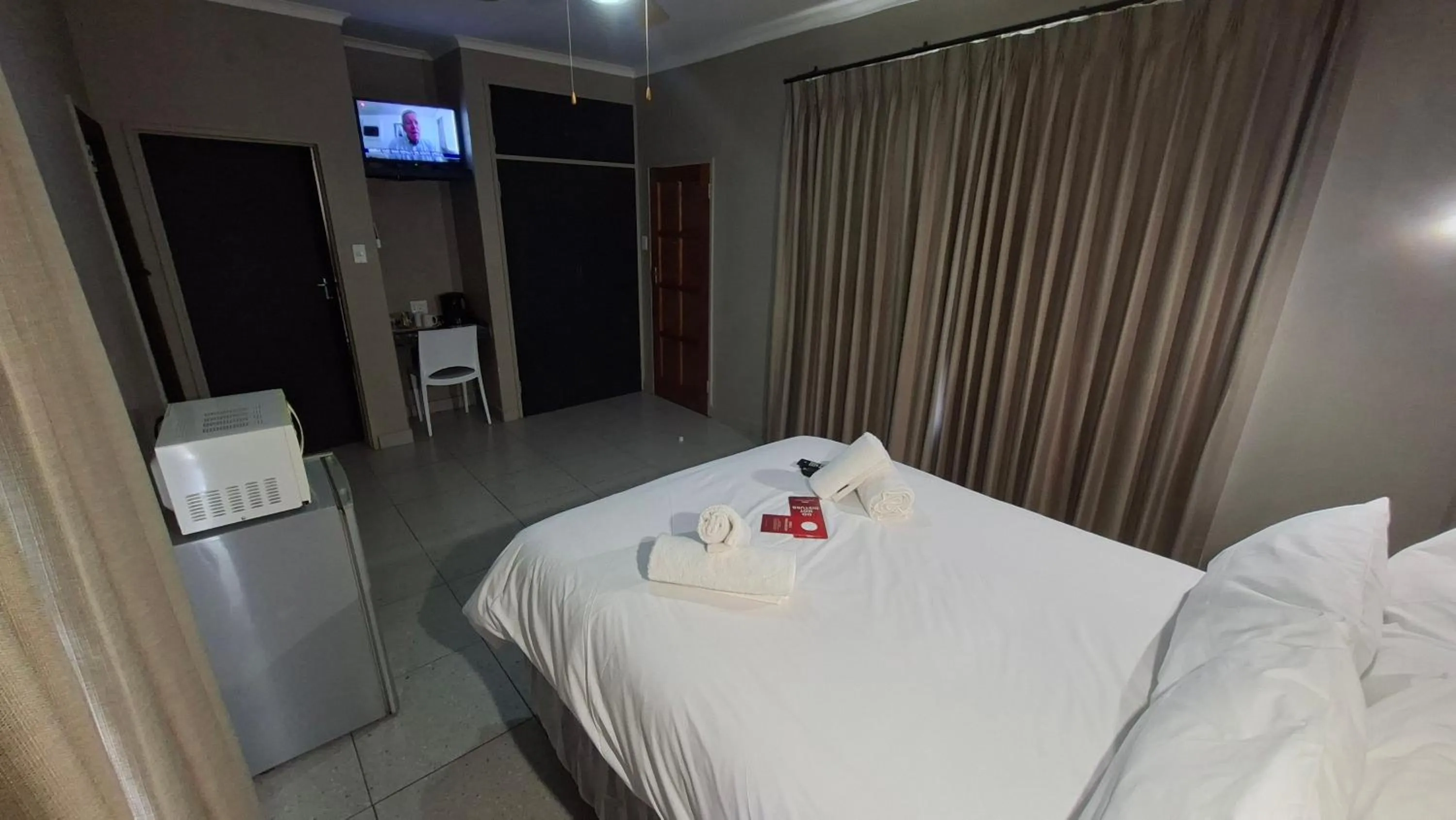 Property building, Bed in Postmasburg Inn