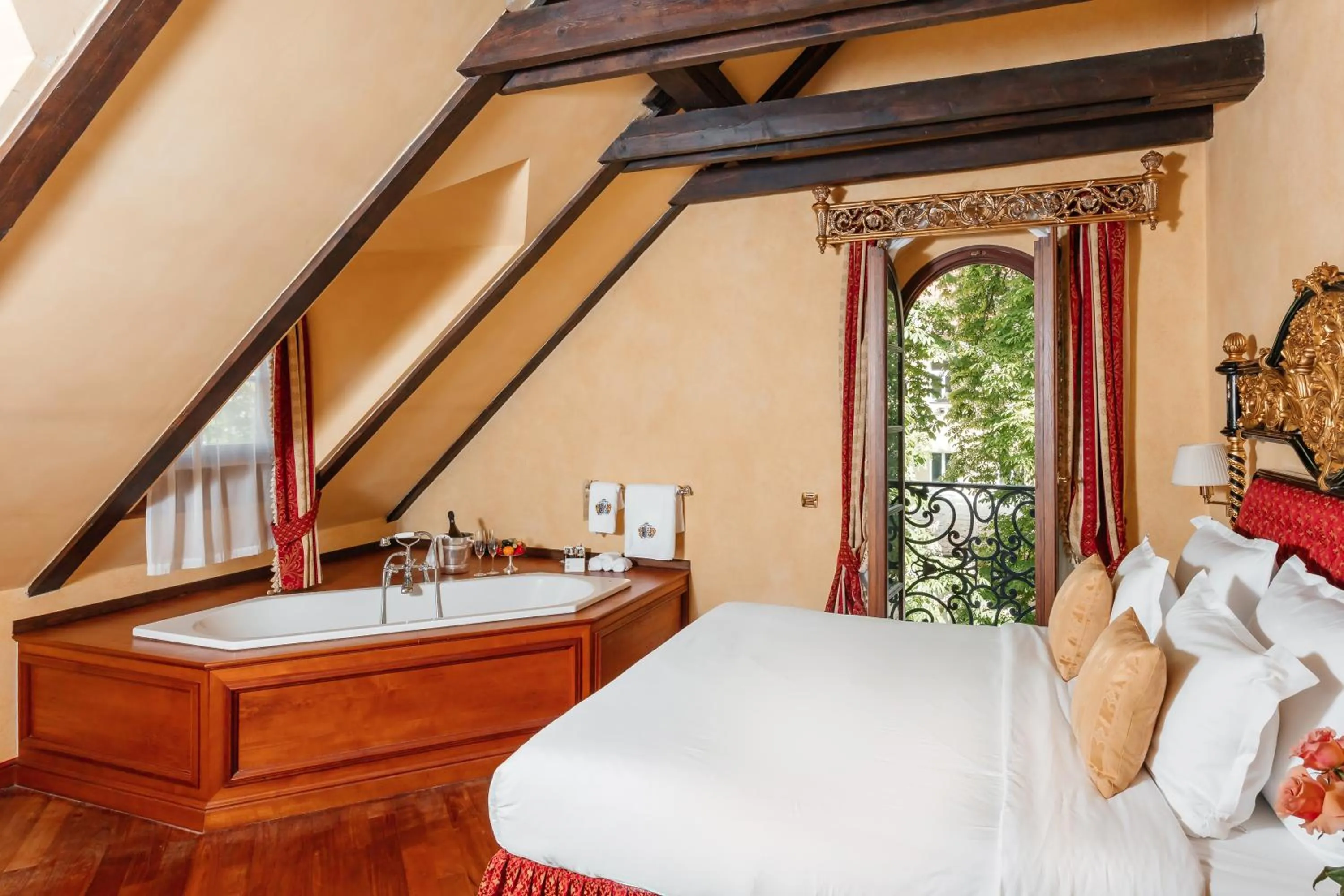 Bed in Alchymist Grand Hotel and Spa