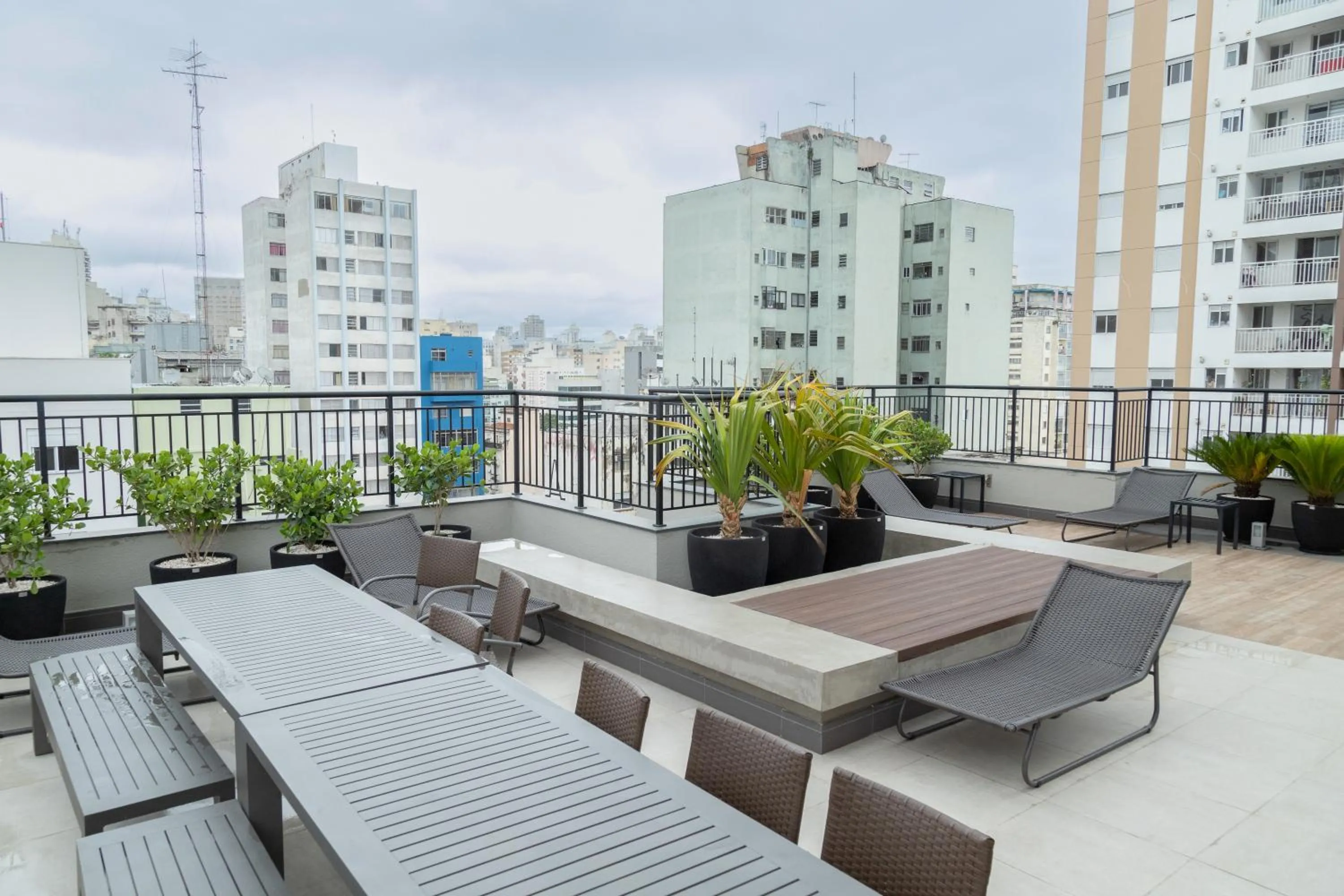 Day in Smart Charlie Consolação