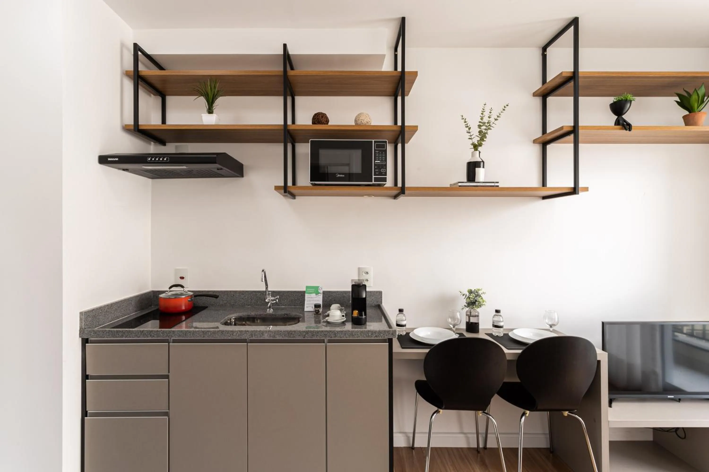 Day in Smart Charlie Consolação