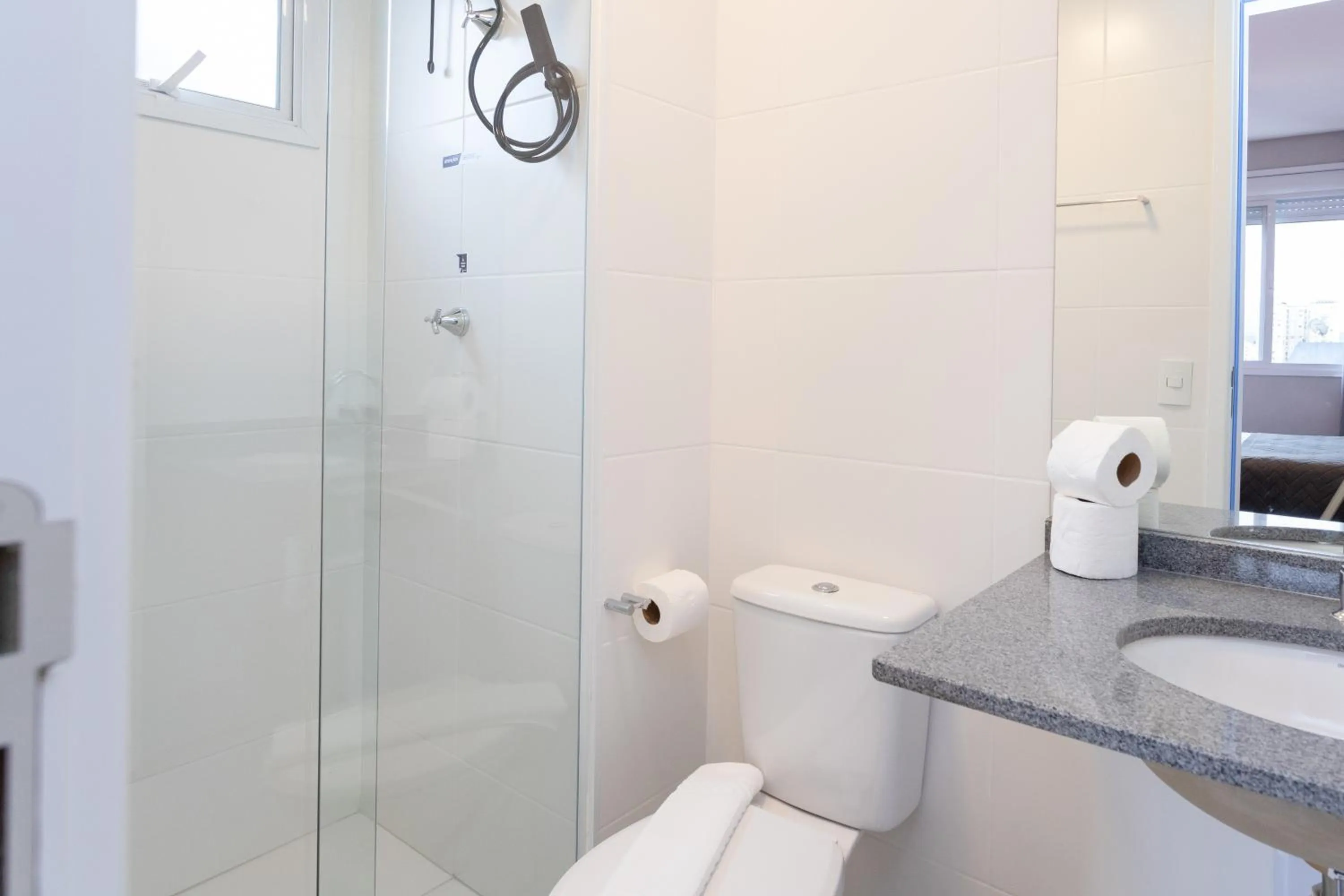 Shower in Smart Charlie Consolação