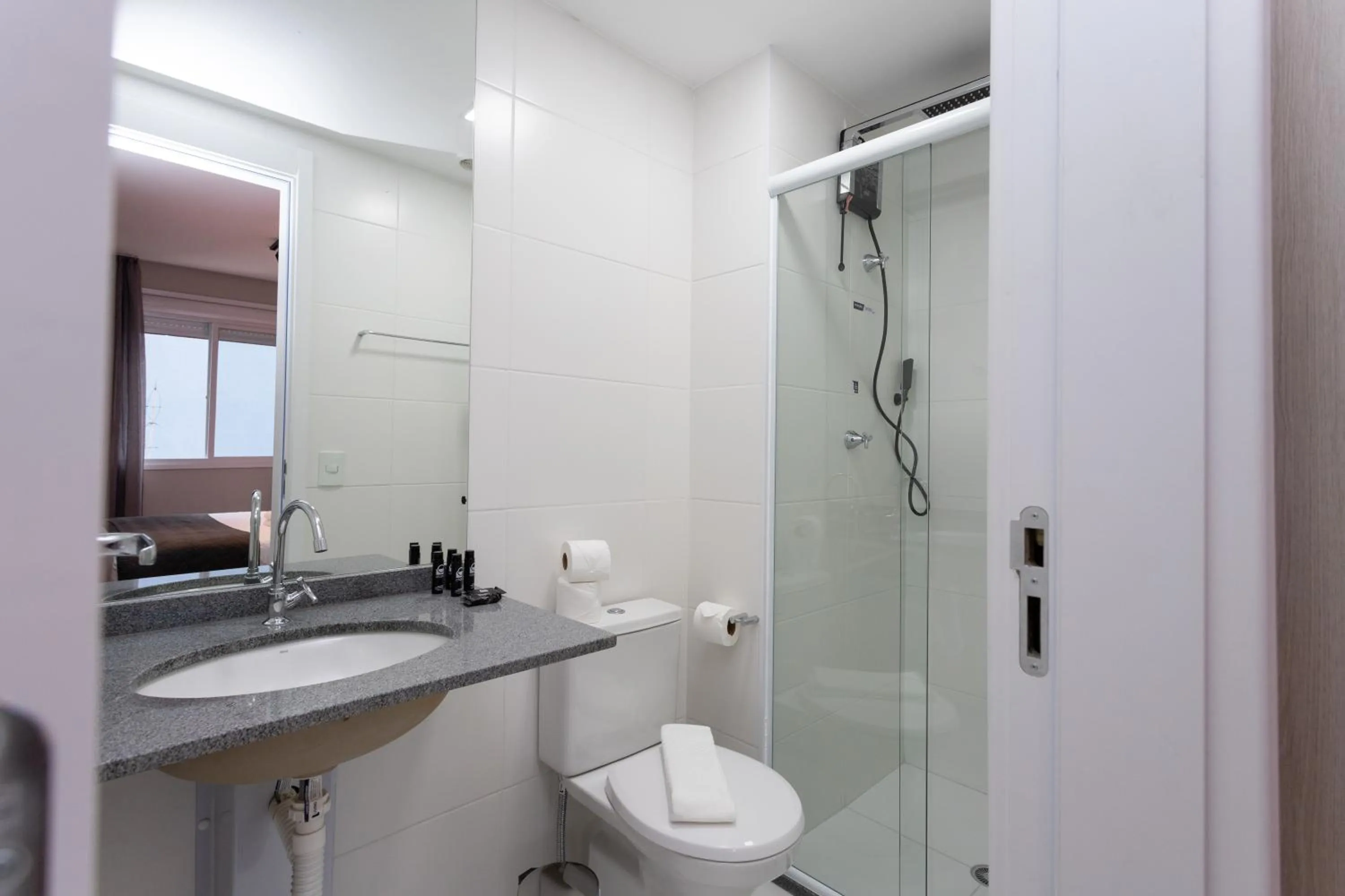 Shower in Smart Charlie Consolação