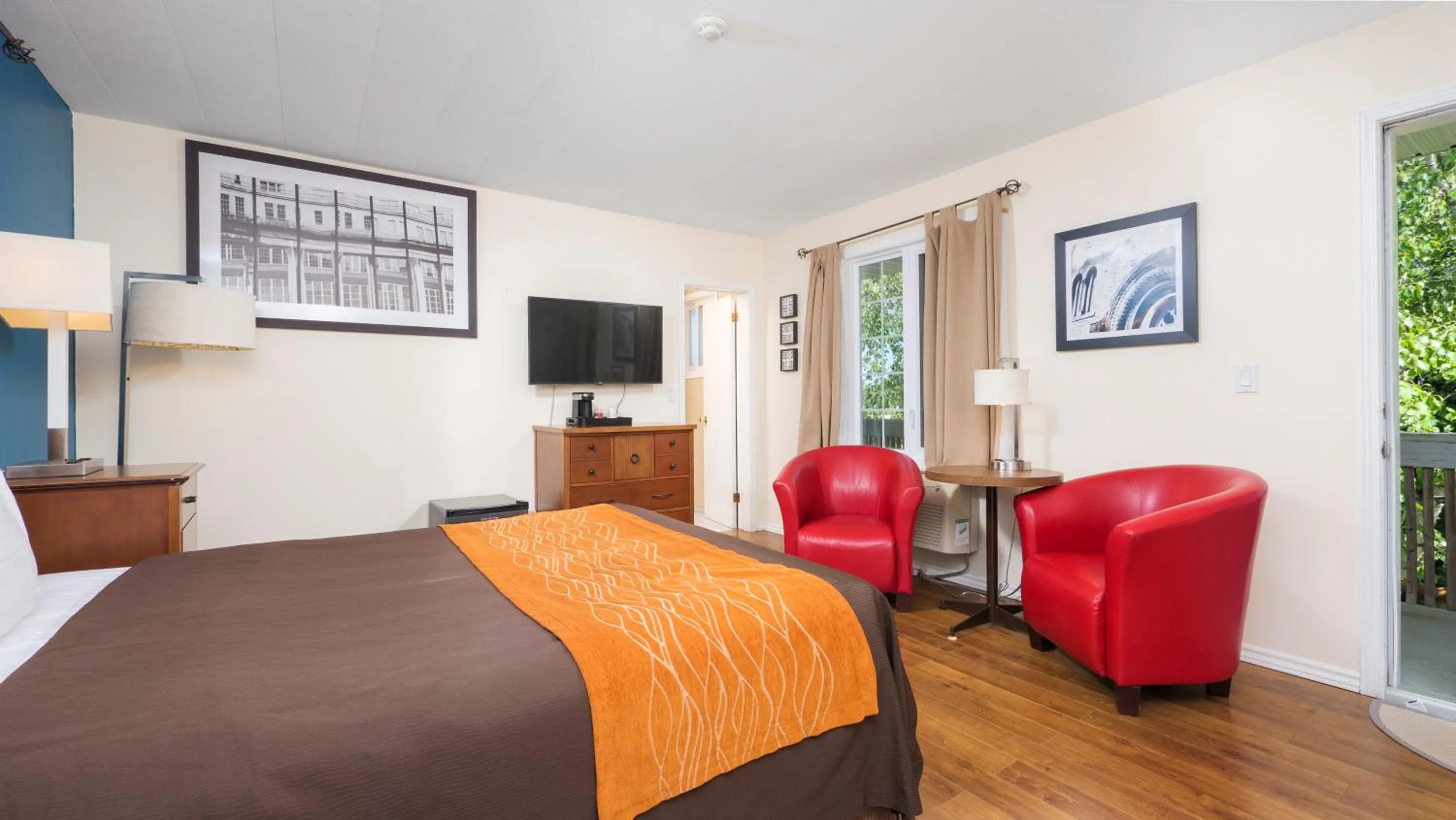 Bedroom in Coach House Inn