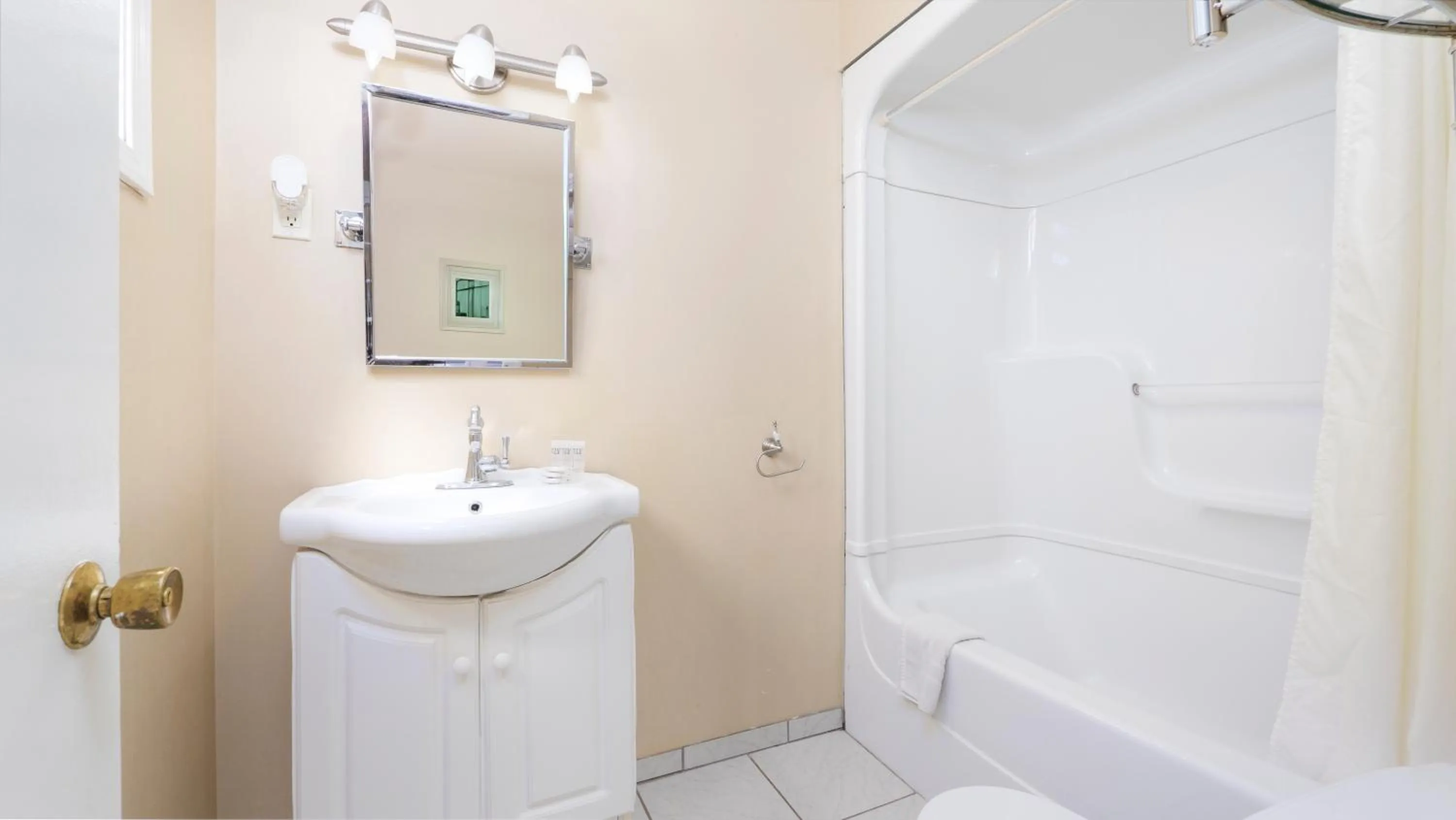 Bathroom in Coach House Inn