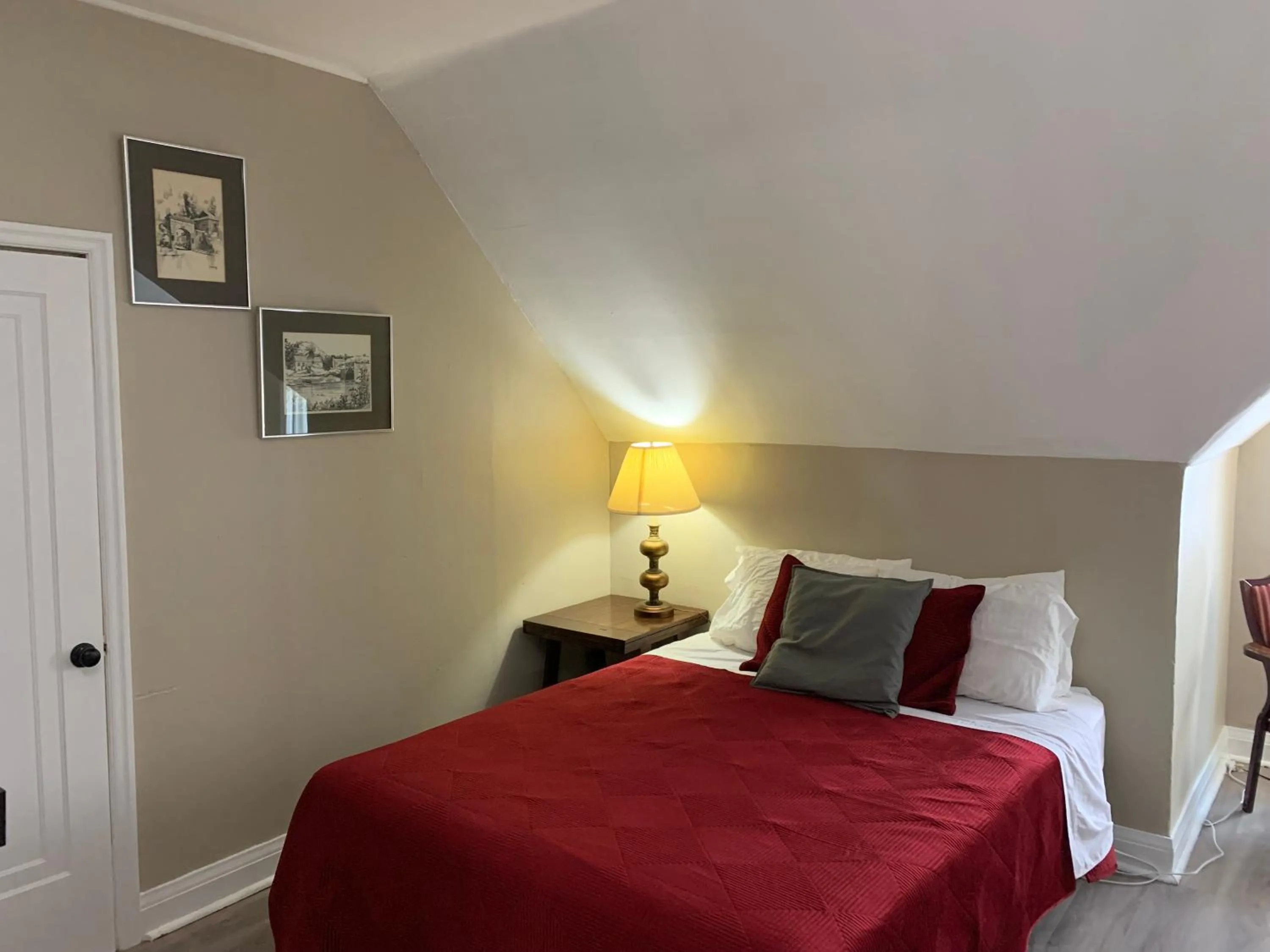 Bed in Marmora and Lake Inn and Victorian Diner