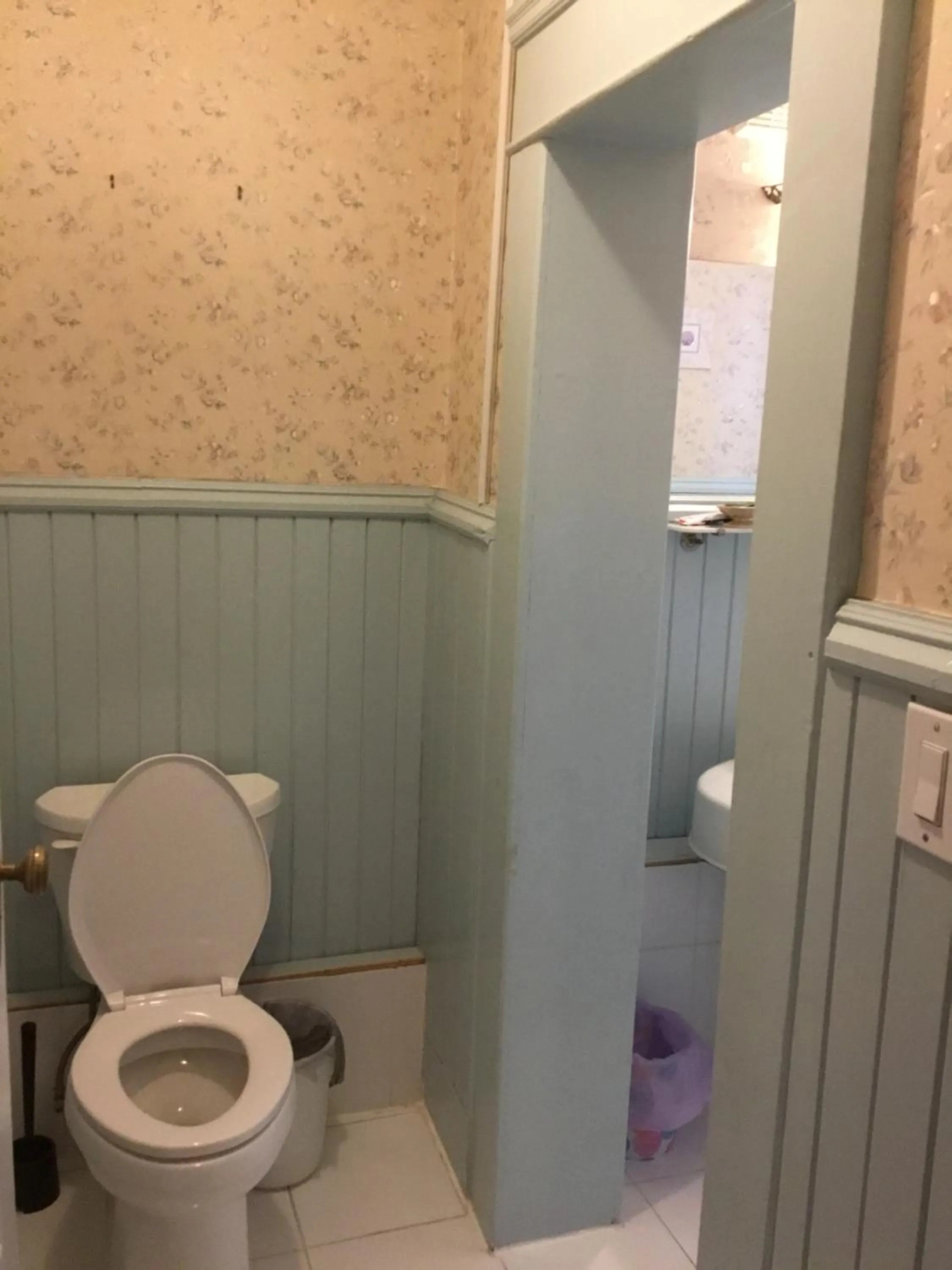 Bathroom in Marmora and Lake Inn and Victorian Diner