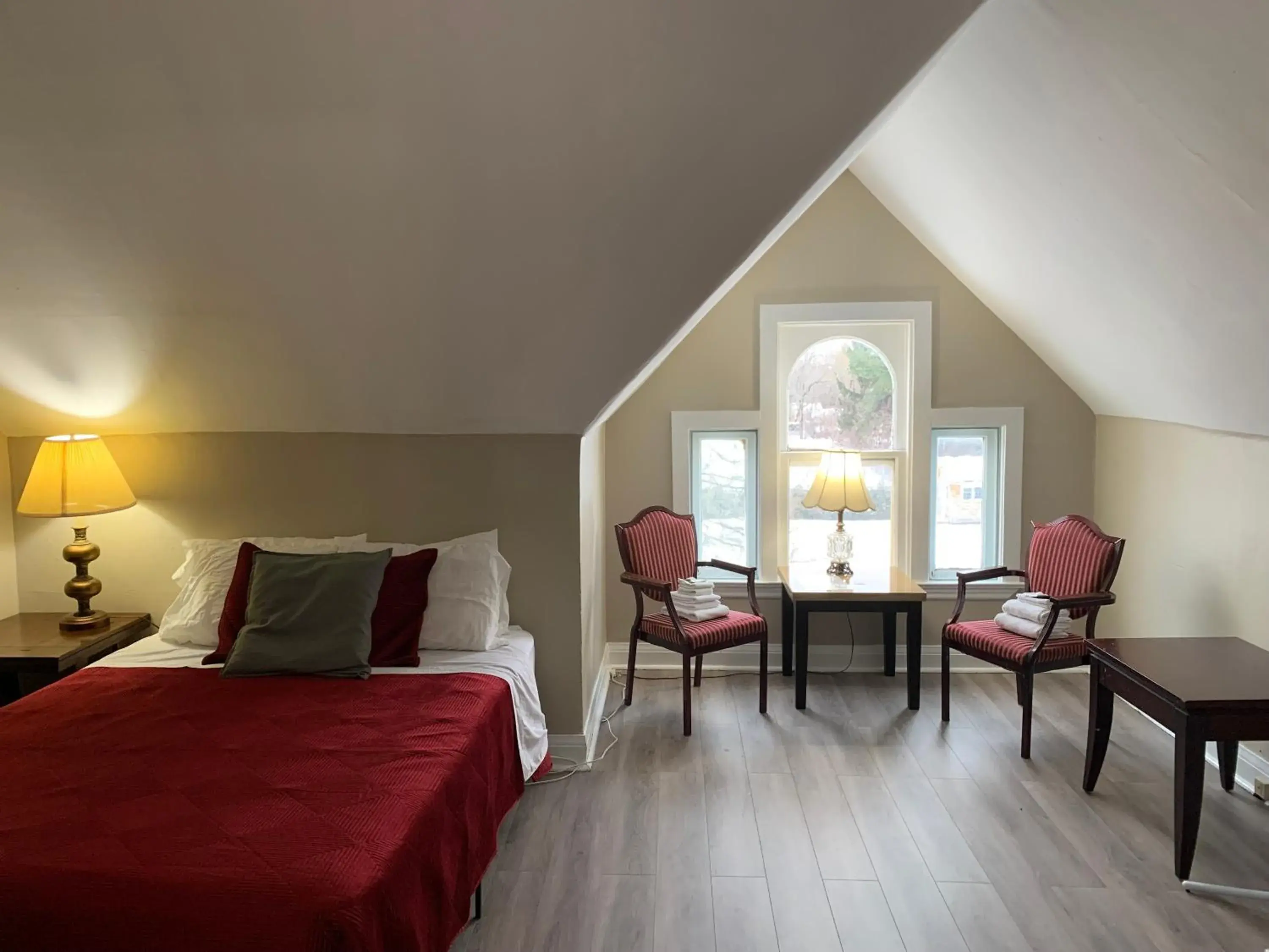 Standard Family Room in Marmora and Lake Inn and Victorian Diner Standard Family Room in Marmora and Lake Inn and Victorian Diner