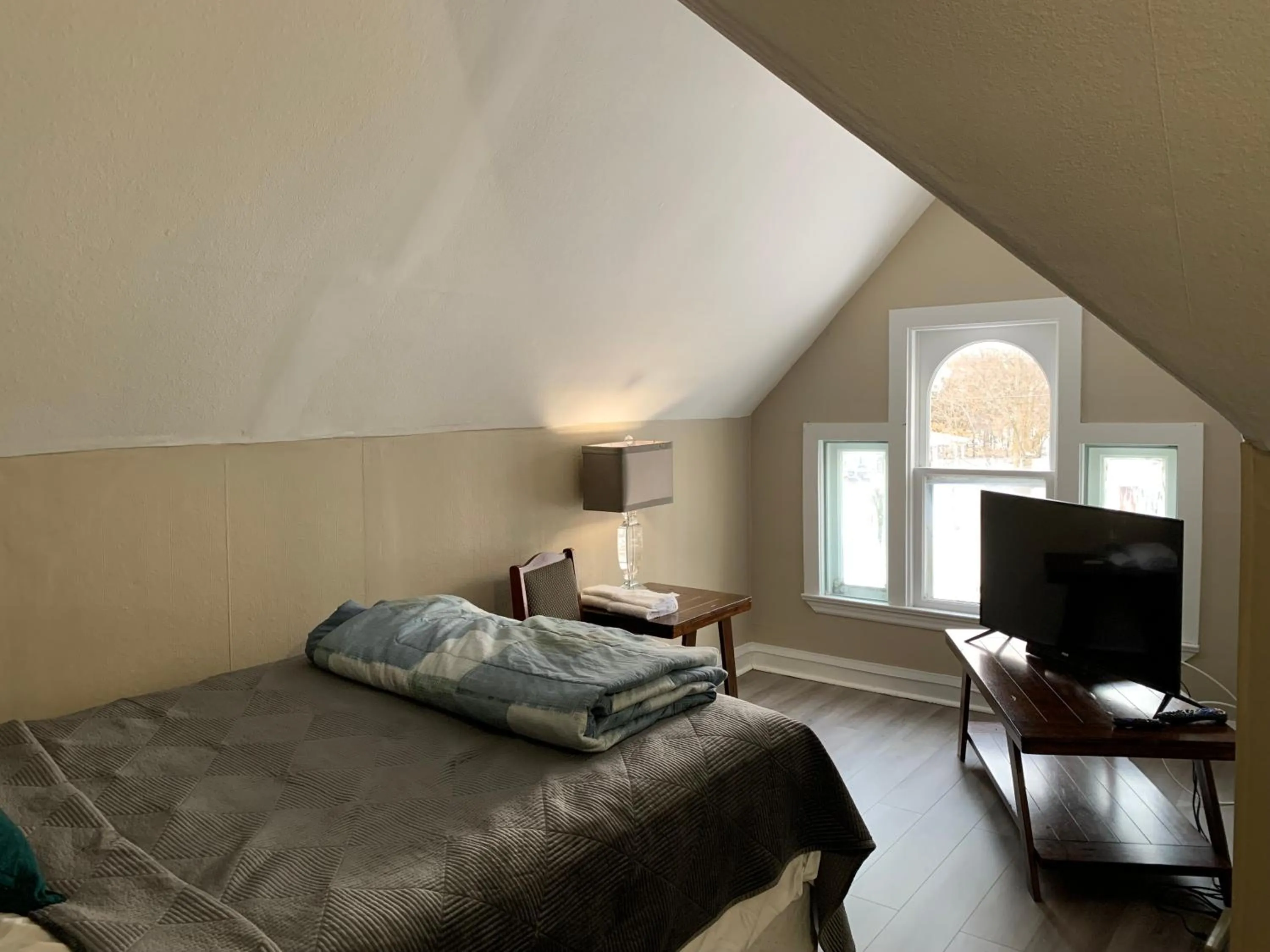 Marmora and Lake Inn and Victorian Diner