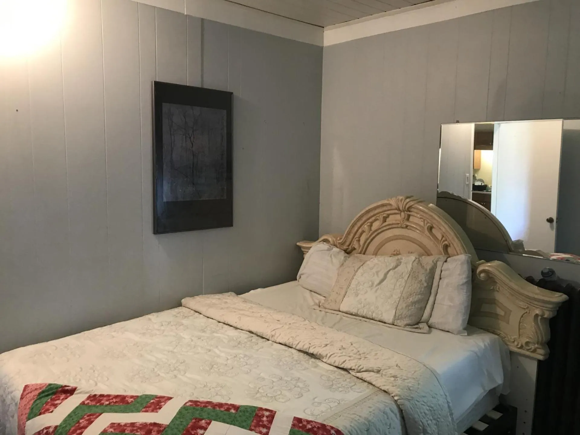 Marmora and Lake Inn and Victorian Diner