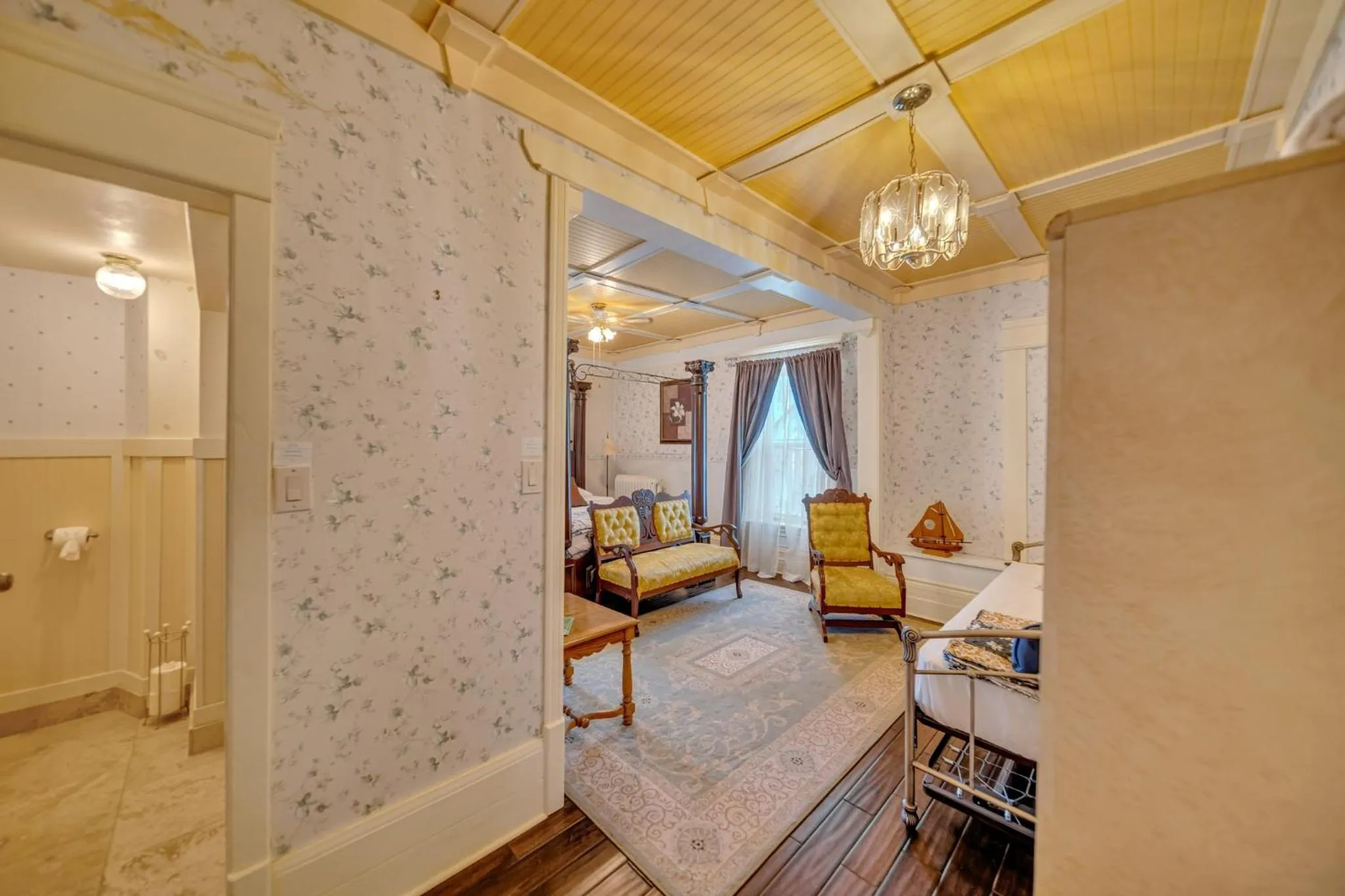 Marmora and Lake Inn and Victorian Diner