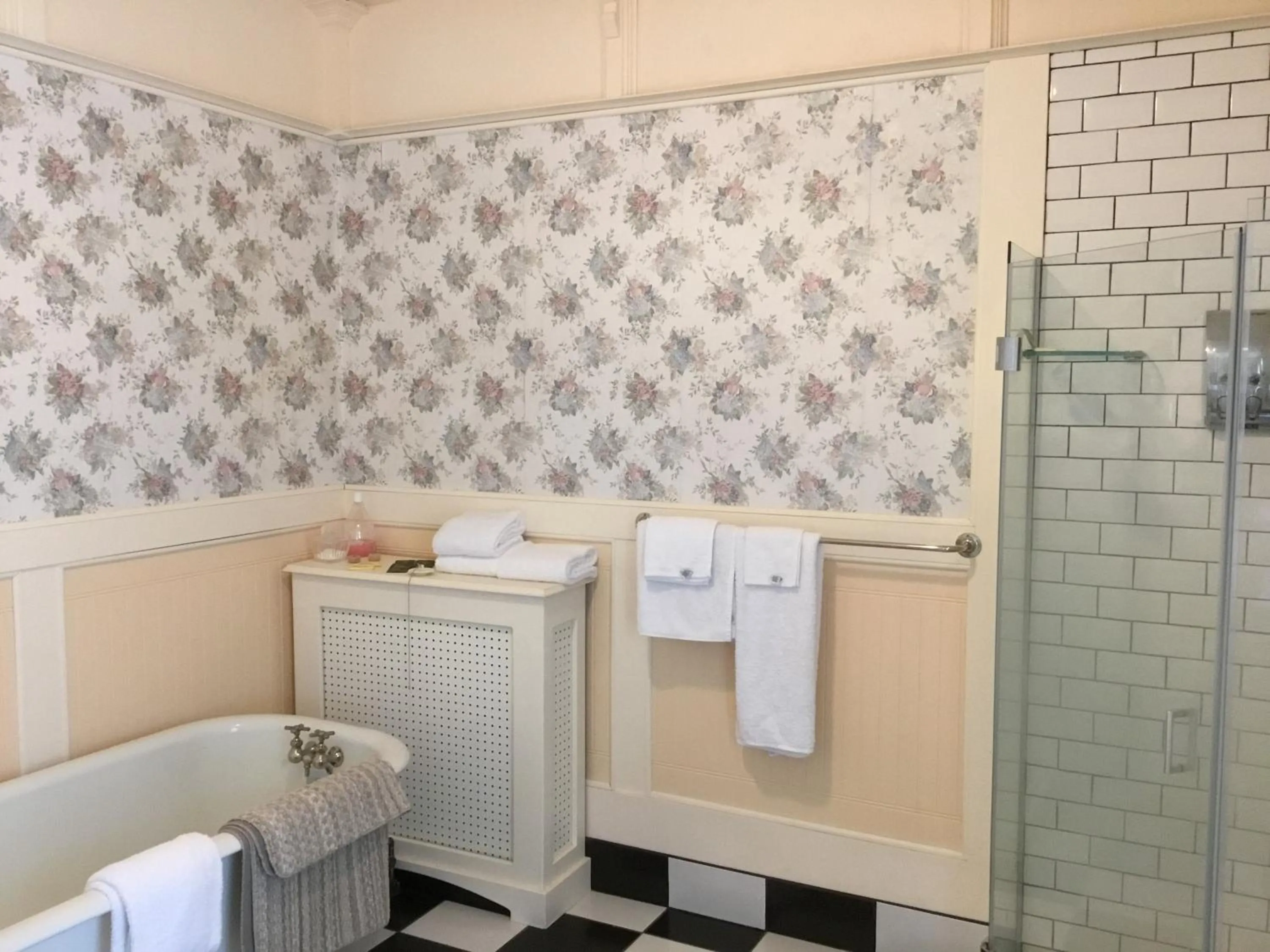 Bathroom in Marmora and Lake Inn and Victorian Diner