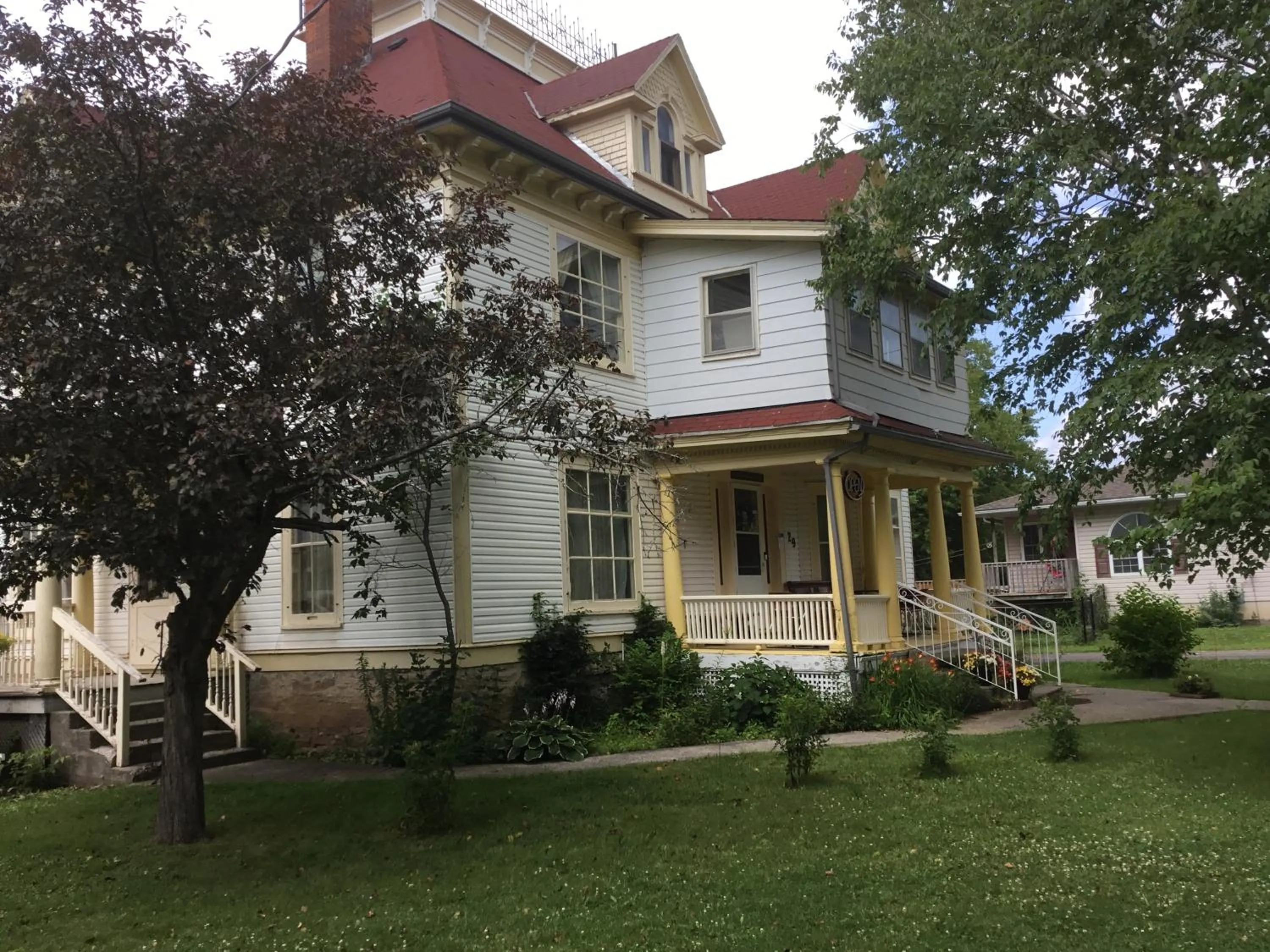 Quiet street view in Marmora and Lake Inn and Victorian Diner