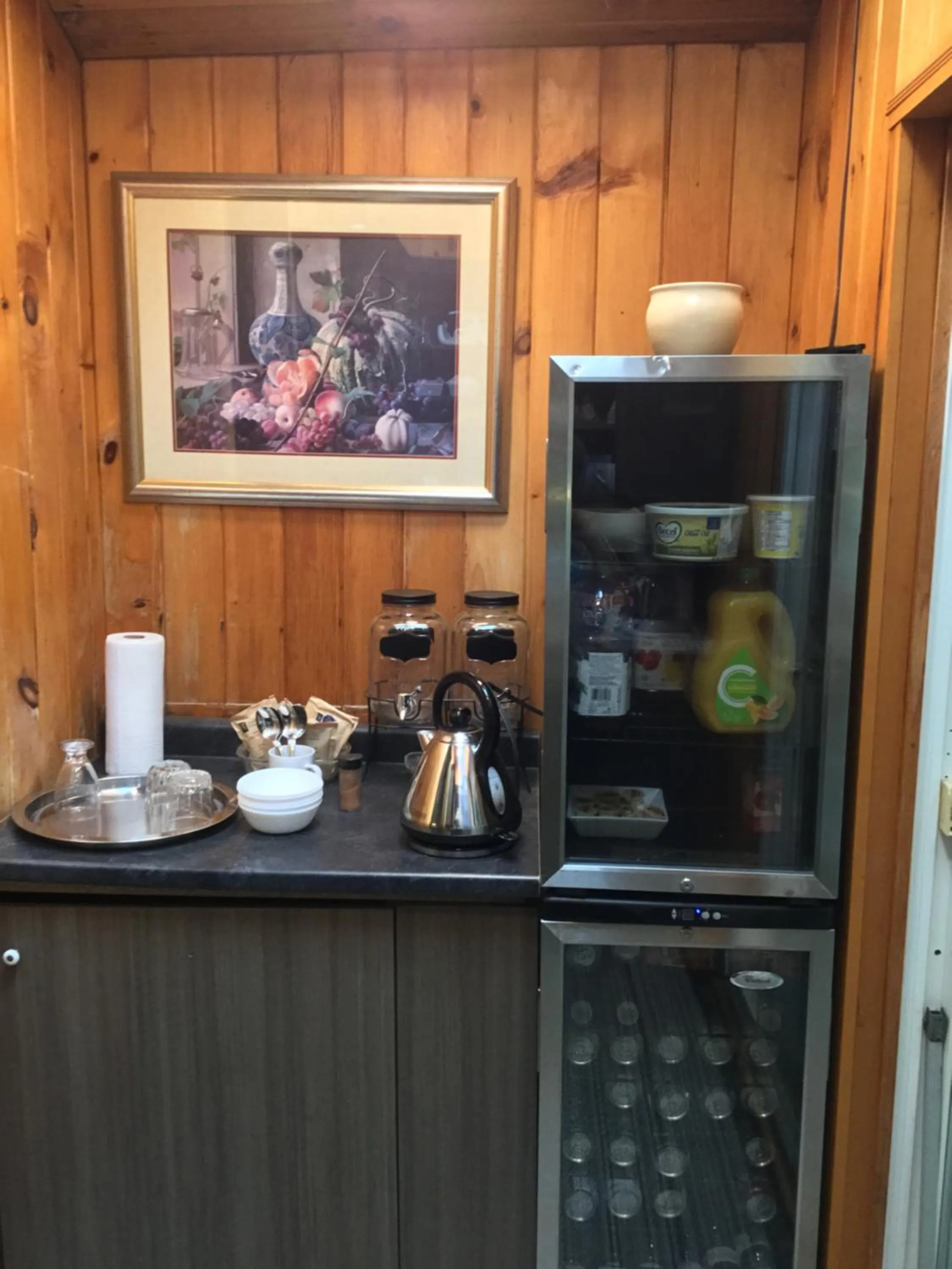 Coffee/tea facilities in Marmora and Lake Inn and Victorian Diner