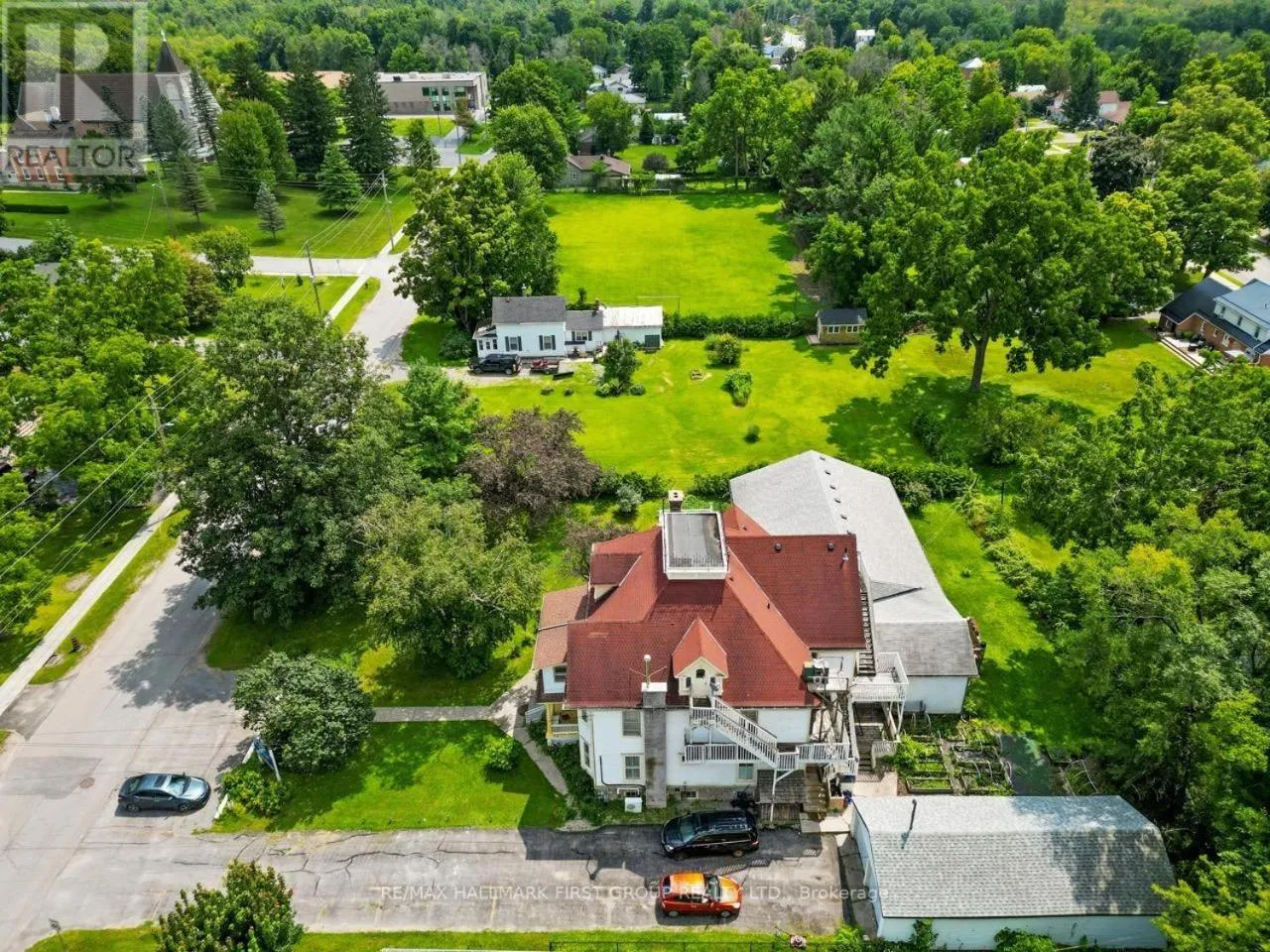 Marmora and Lake Inn and Victorian Diner