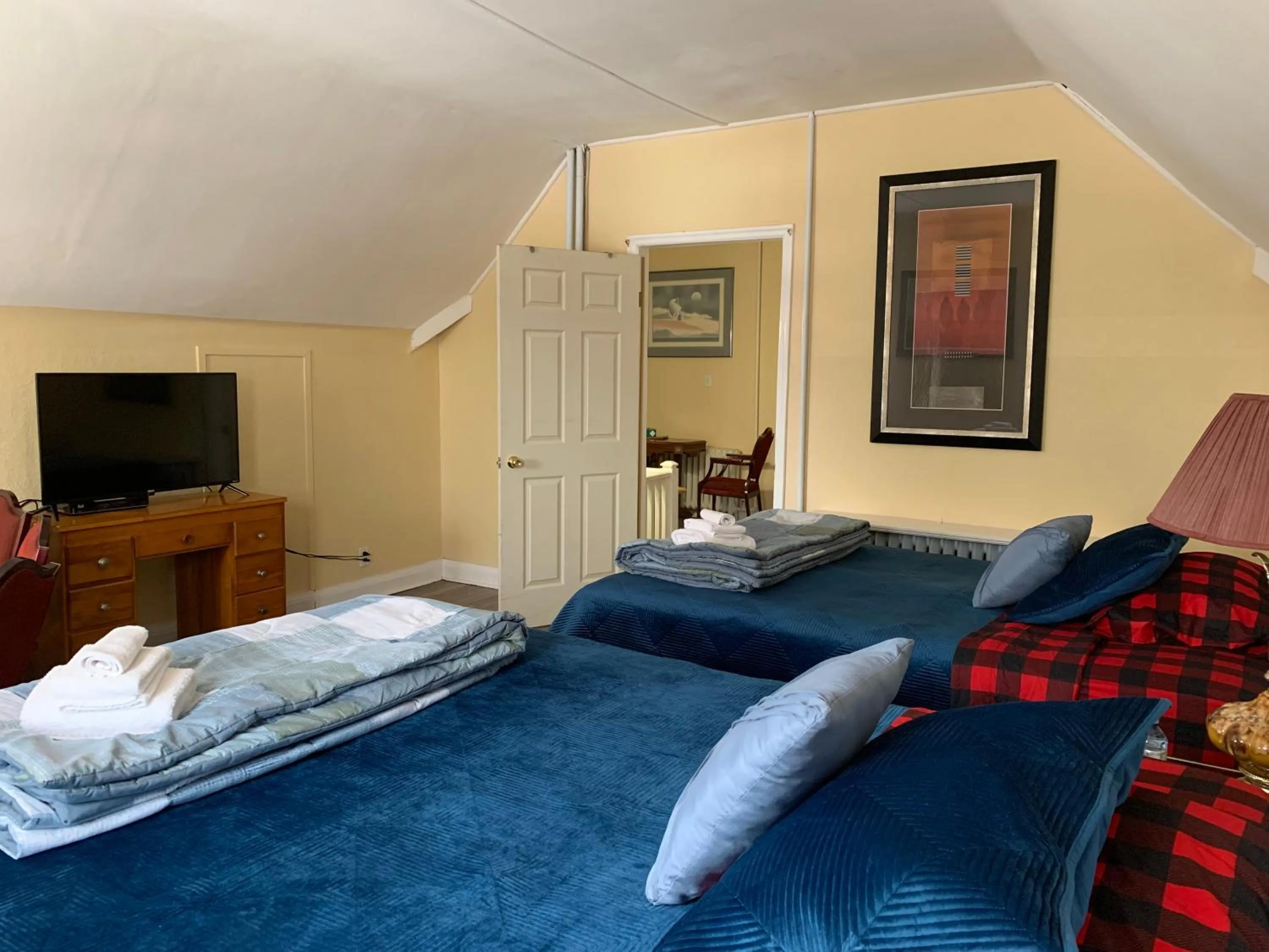 Marmora and Lake Inn and Victorian Diner