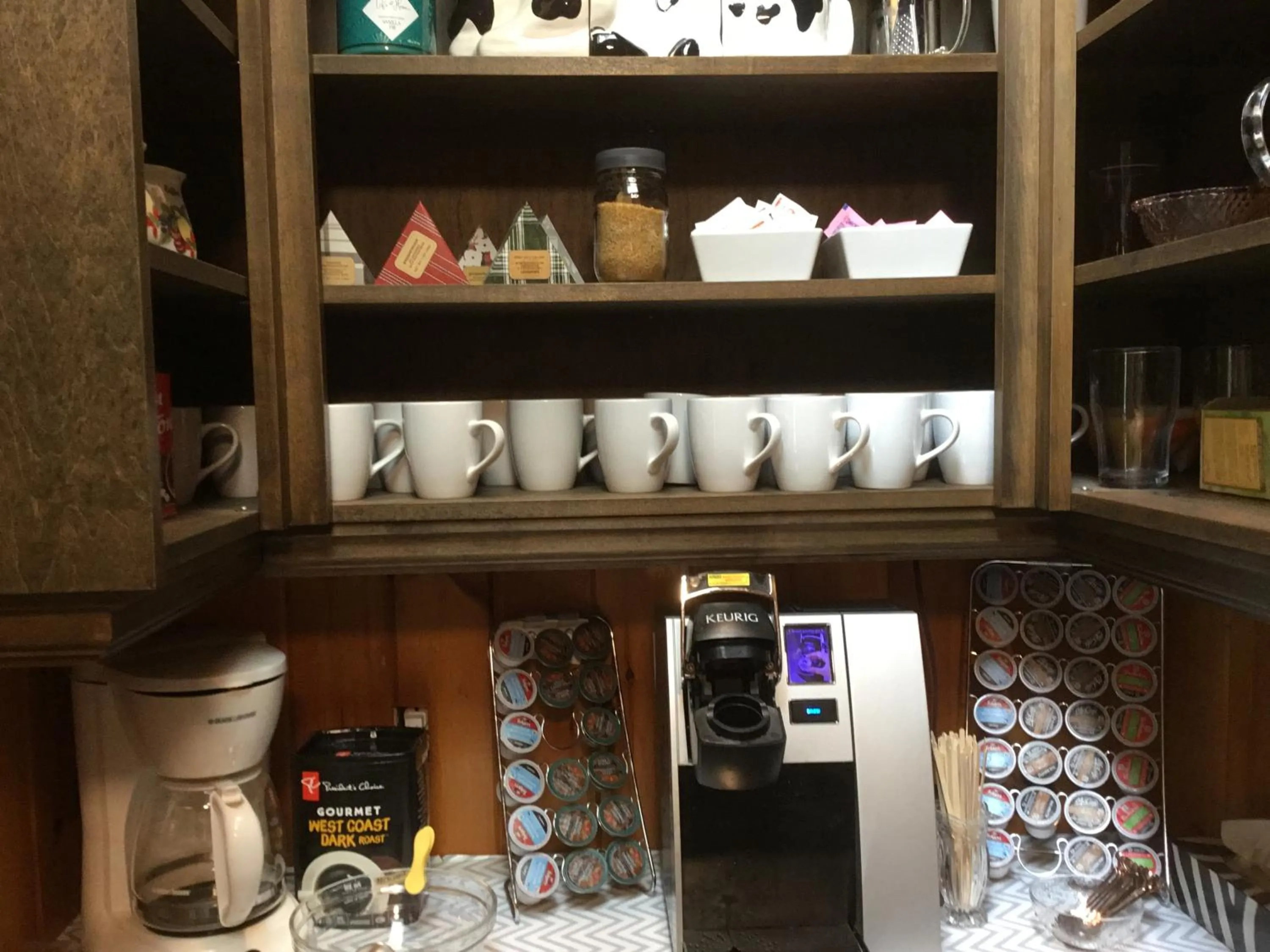 Coffee/tea facilities in Marmora and Lake Inn and Victorian Diner