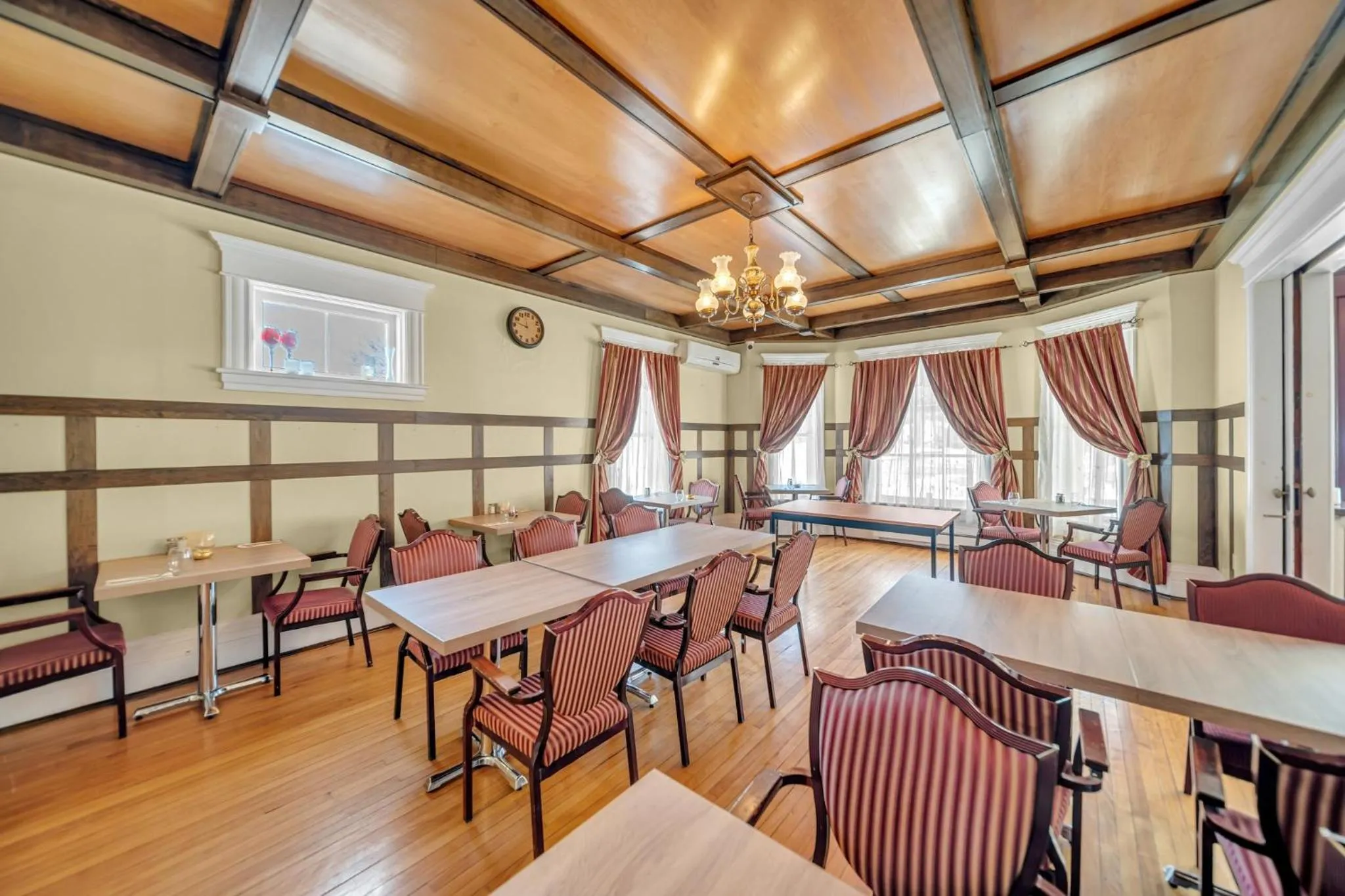 Marmora and Lake Inn and Victorian Diner