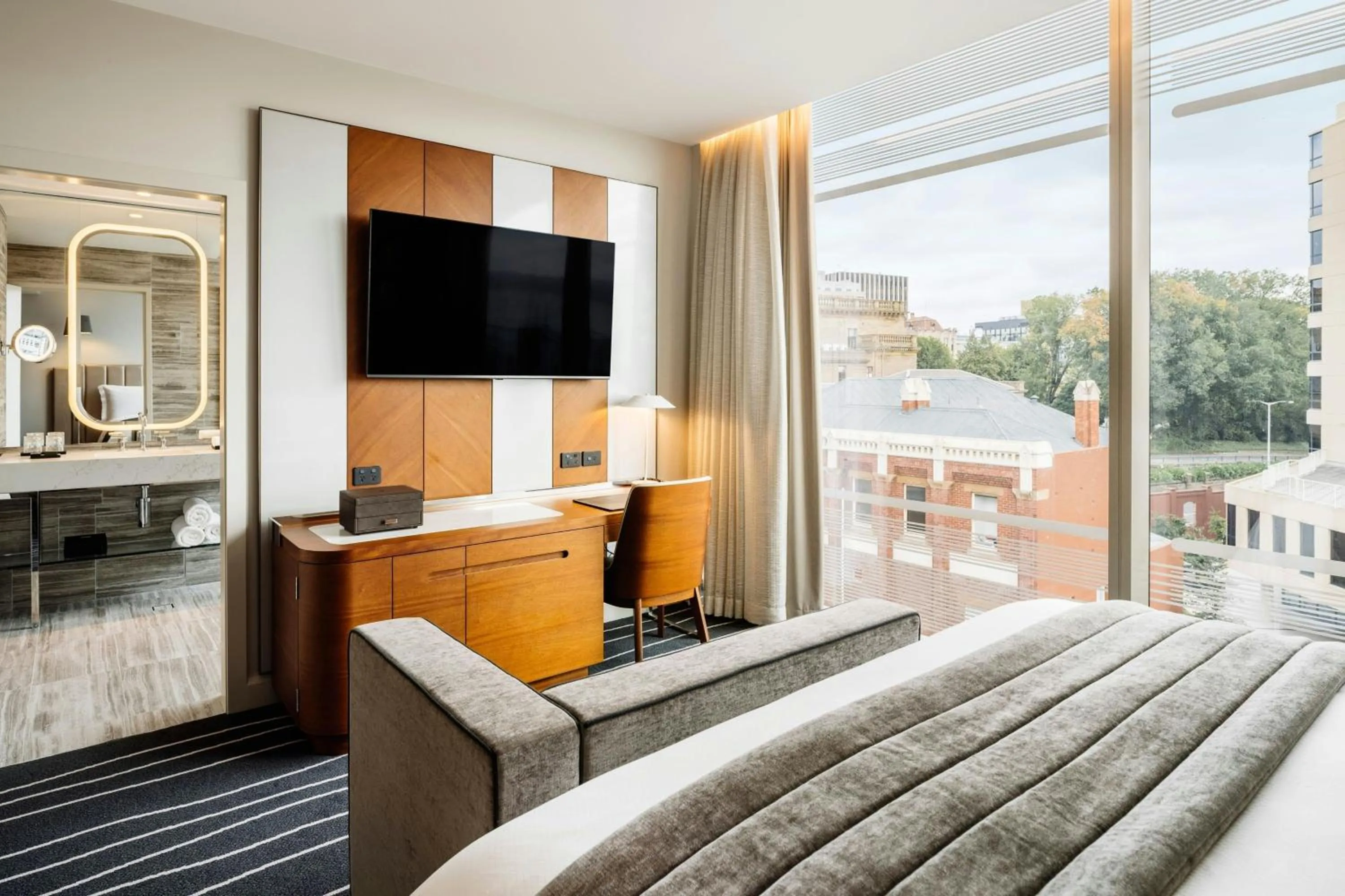 Photo of the whole room, Bed in The Tasman, a Luxury Collection Hotel, Hobart