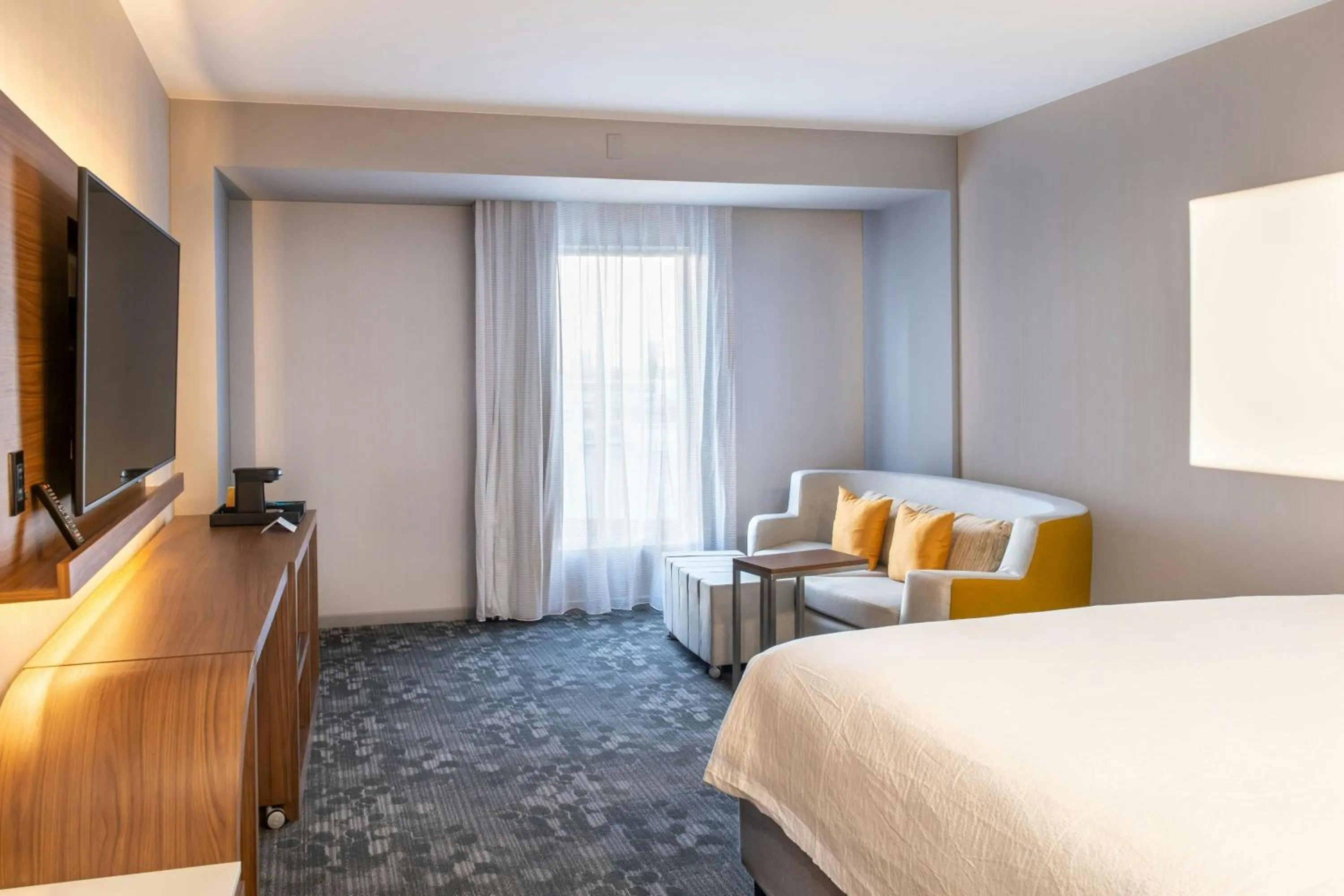 Photo of the whole room, Bed in Courtyard by Marriott Mexicali