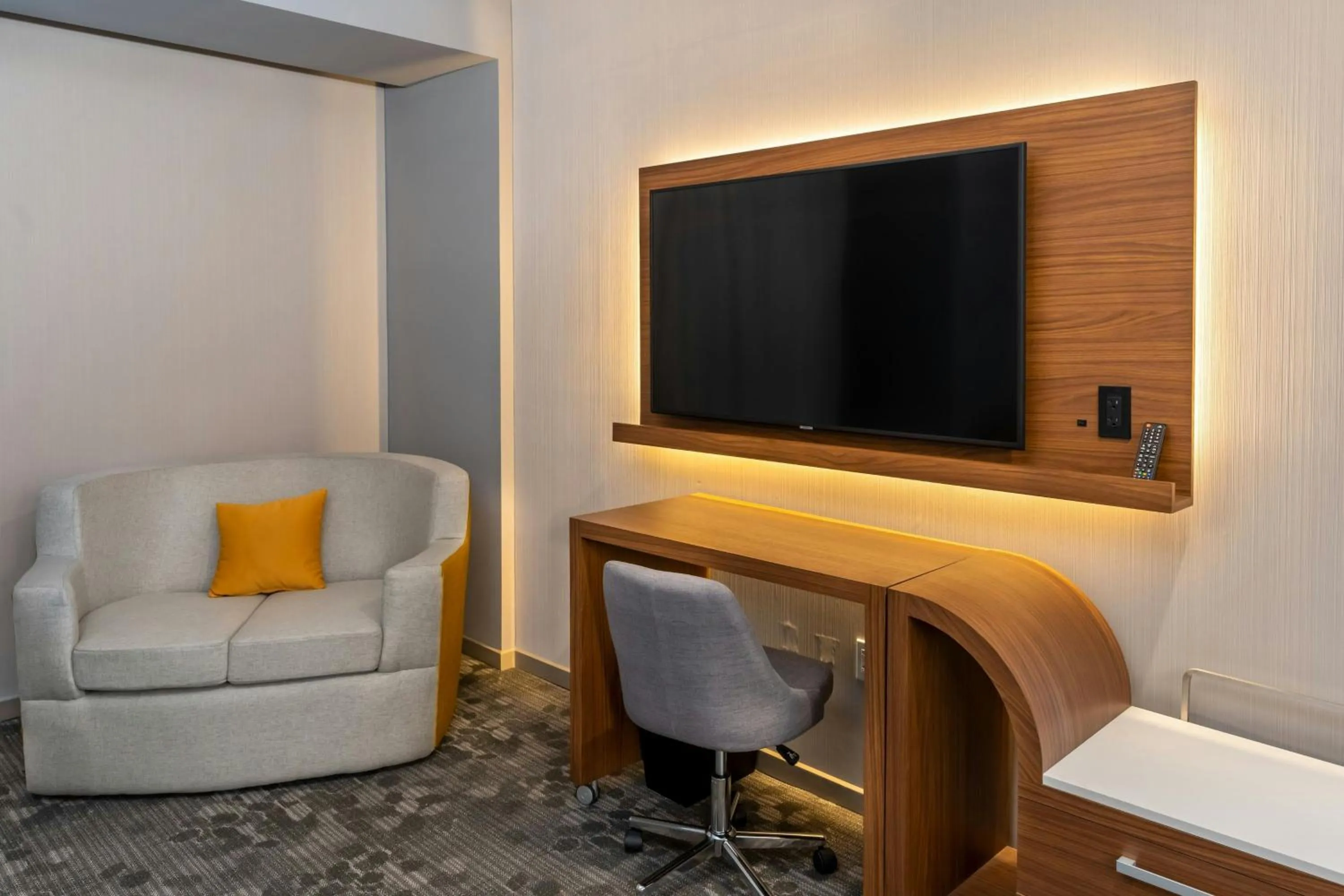 Photo of the whole room in Courtyard by Marriott Mexicali