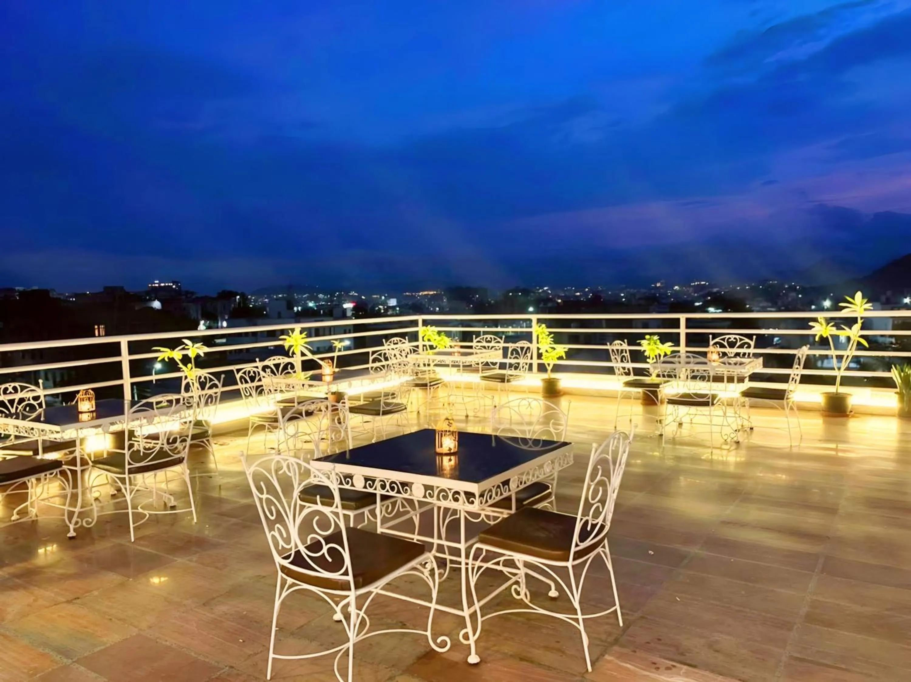 Restaurant/places to eat in HOTEL THE CELEBRATION BY AMOD Best Hotel & Rooftop