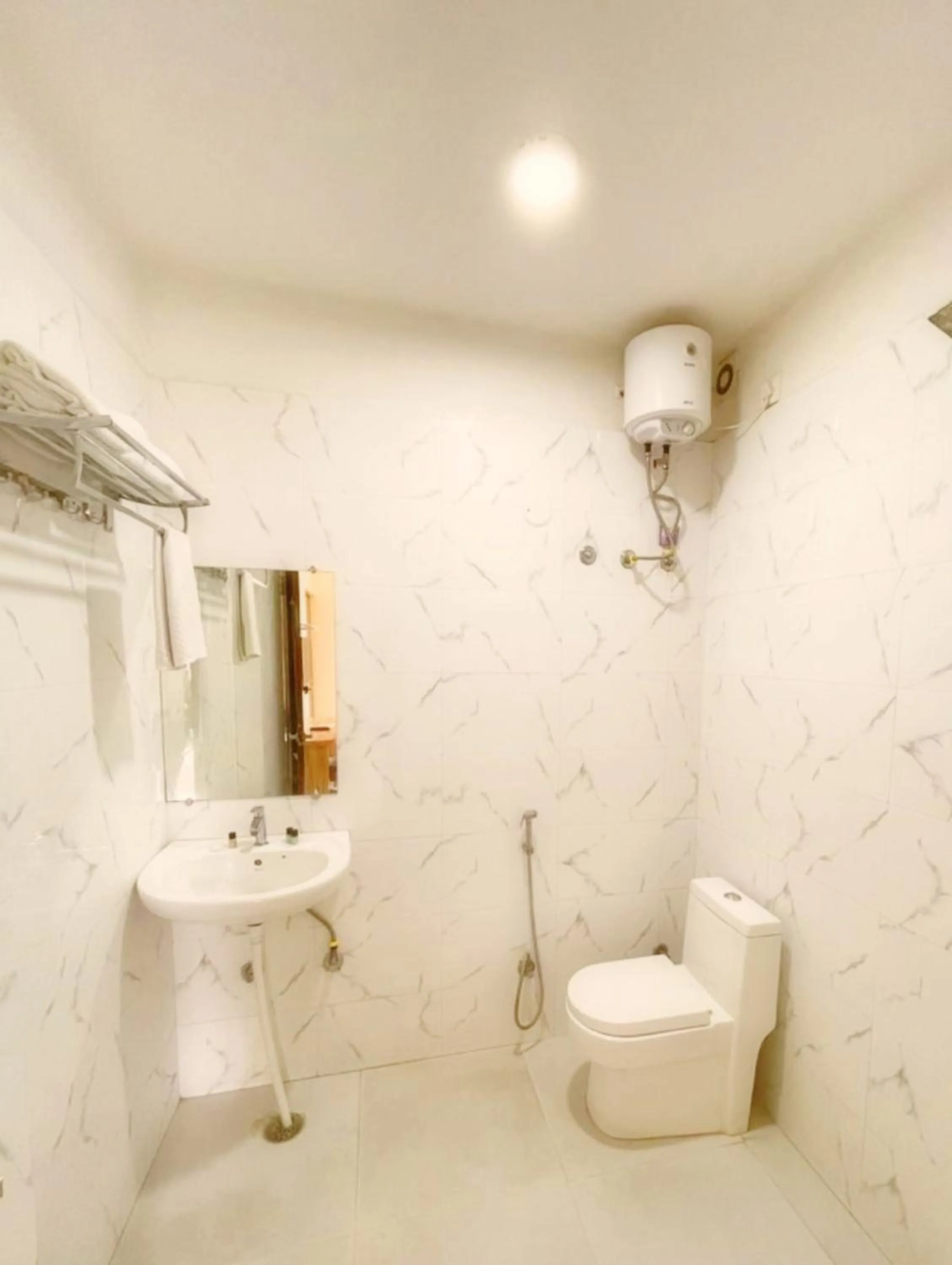 Shower in HOTEL THE CELEBRATION BY AMOD Best Hotel & Rooftop