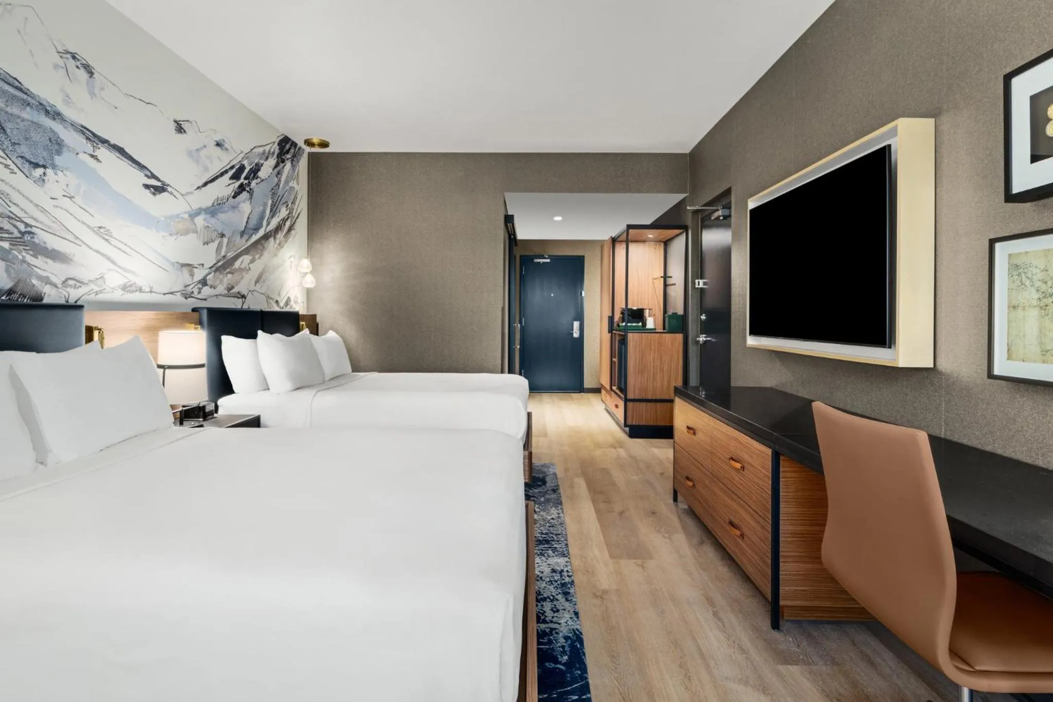 Photo of the whole room, Bed in Hotel Indigo Vancouver Dwtn - Portland Area by IHG