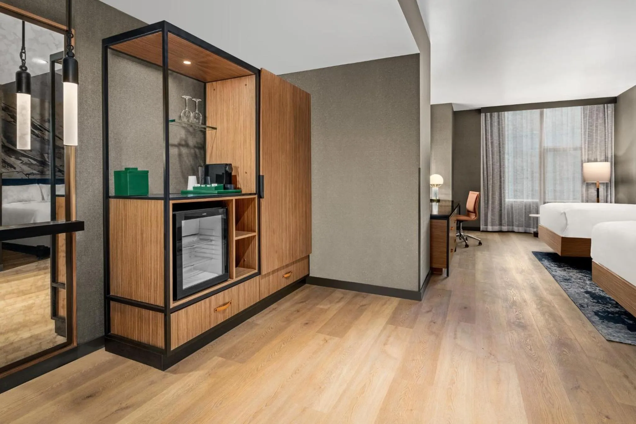 Photo of the whole room, Bed in Hotel Indigo Vancouver Dwtn - Portland Area by IHG