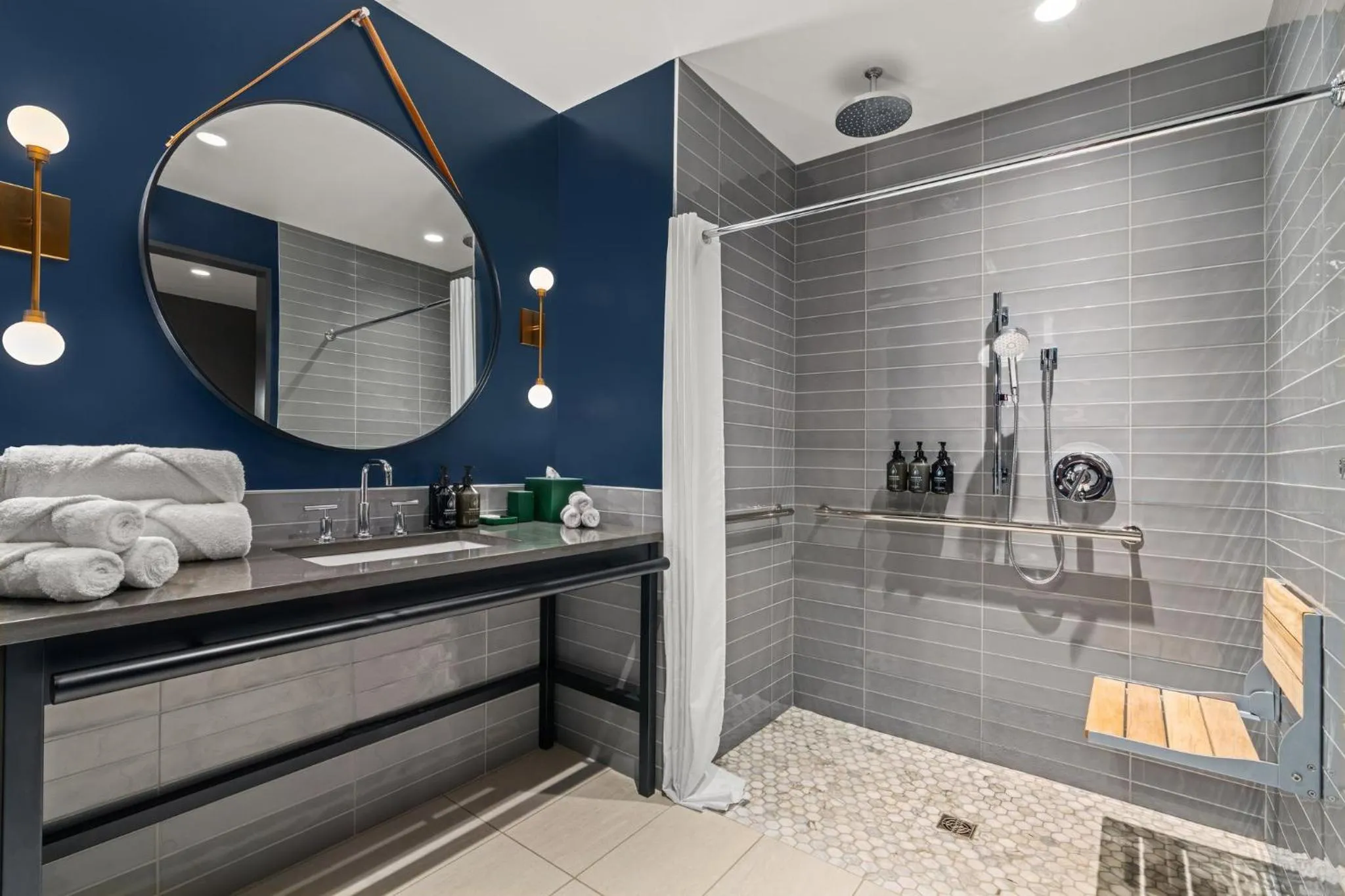 Photo of the whole room in Hotel Indigo Vancouver Dwtn - Portland Area by IHG