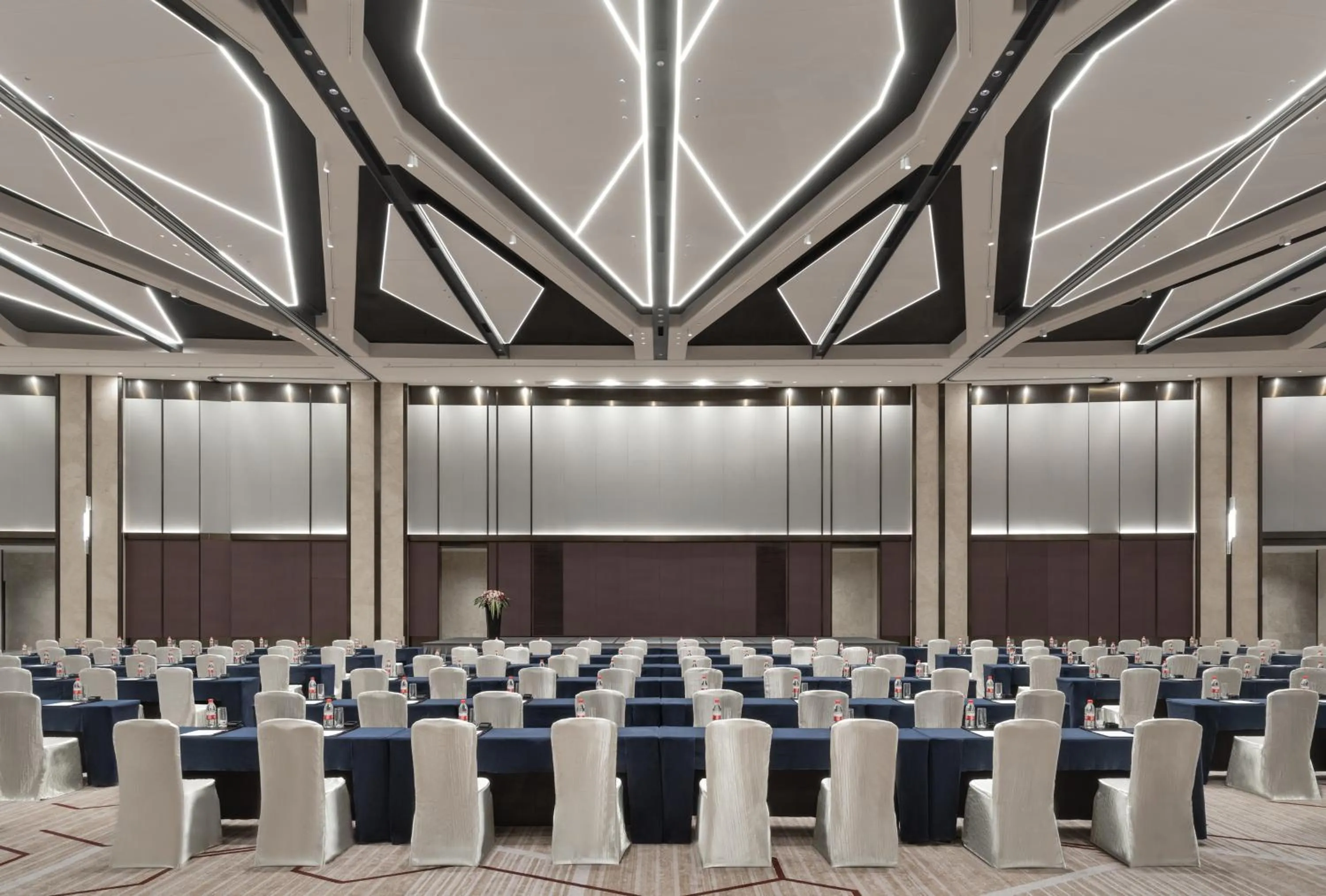 Banquet/Function facilities in Crowne Plaza Xiamen Jimei Seaview by IHG-Free Mini Bar