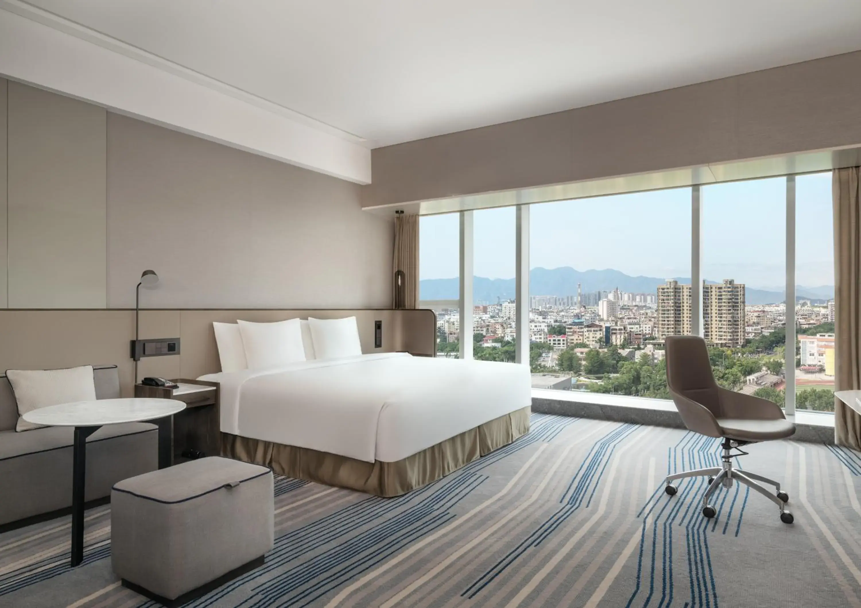 Standard King Room in Crowne Plaza Xiamen Jimei Seaview by IHG-Free Mini Bar Standard King Room in Crowne Plaza Xiamen Jimei Seaview by IHG-Free Mini Bar