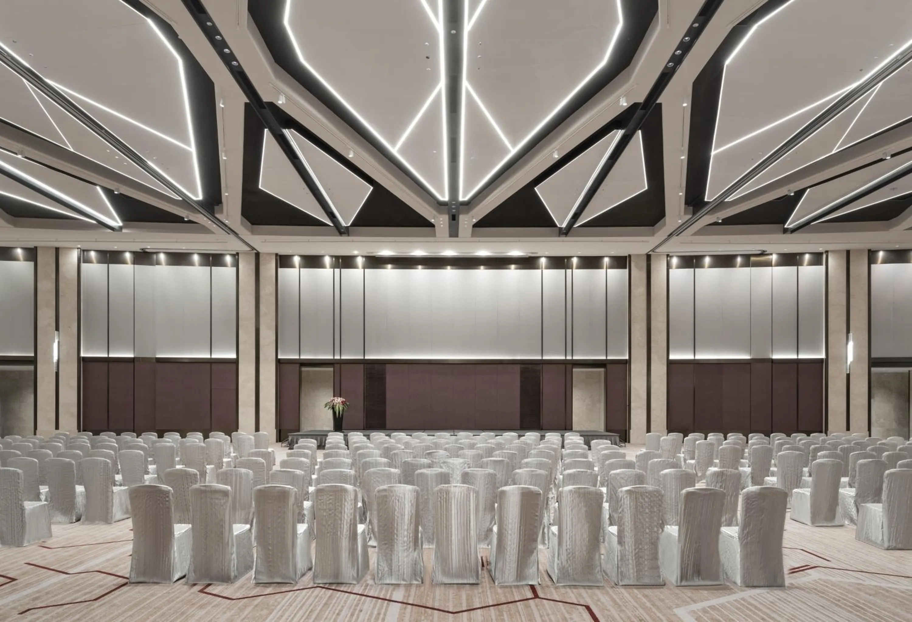 Banquet/Function facilities in Crowne Plaza Xiamen Jimei Seaview by IHG-Free Mini Bar