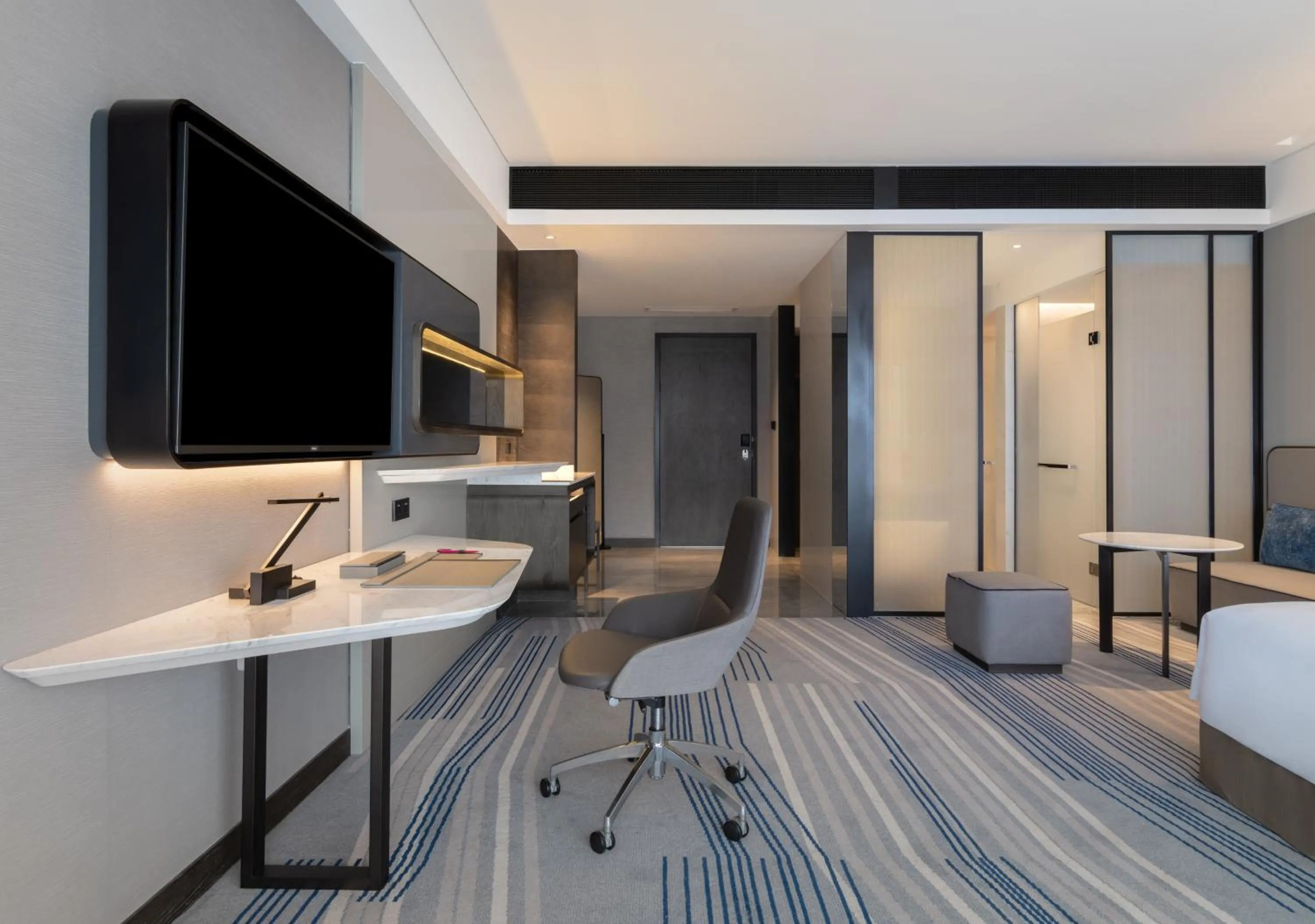 Seating area in Crowne Plaza Xiamen Jimei Seaview by IHG-Free Mini Bar