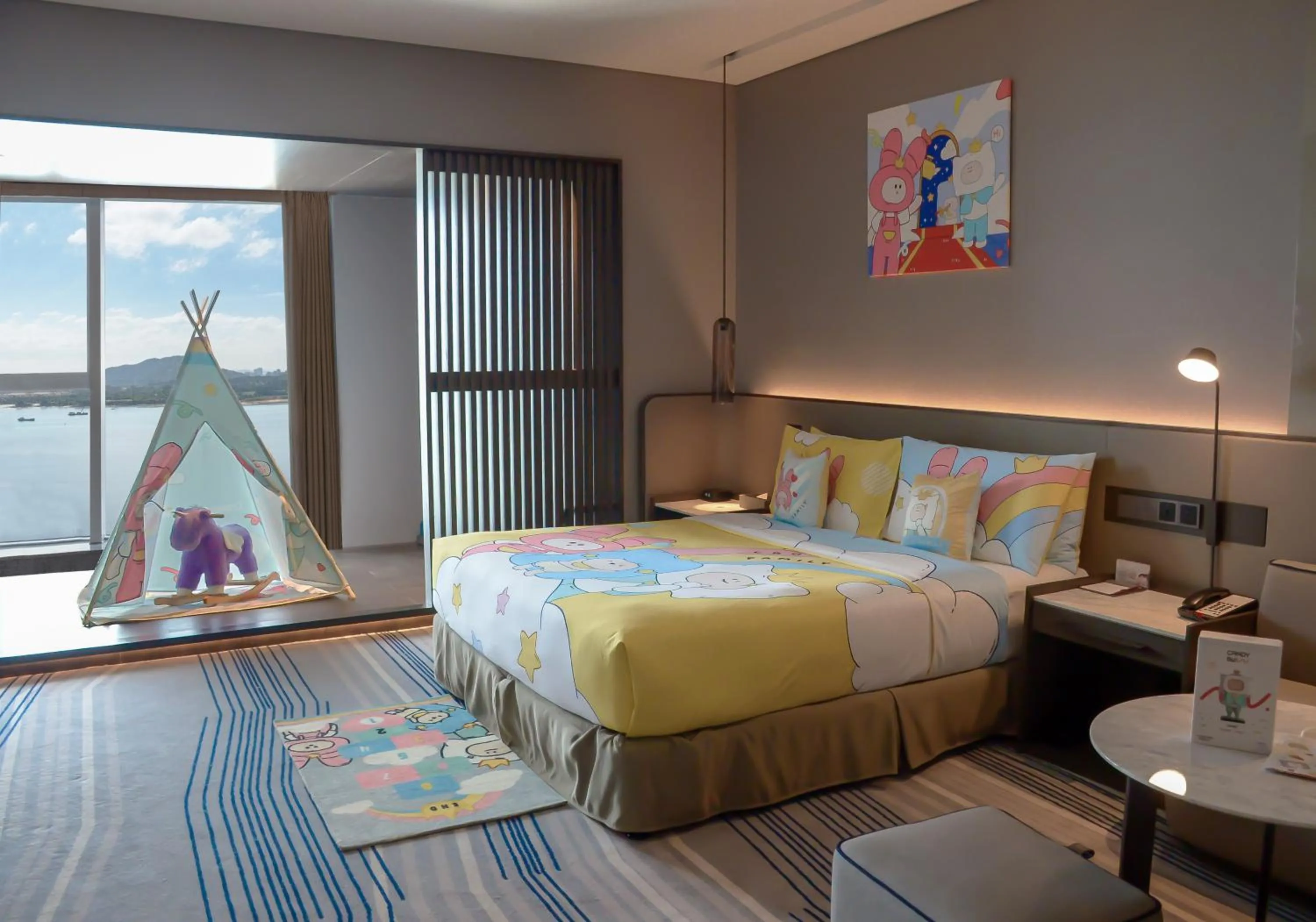 Photo of the whole room, Bed in Crowne Plaza Xiamen Jimei Seaview by IHG-Free Mini Bar