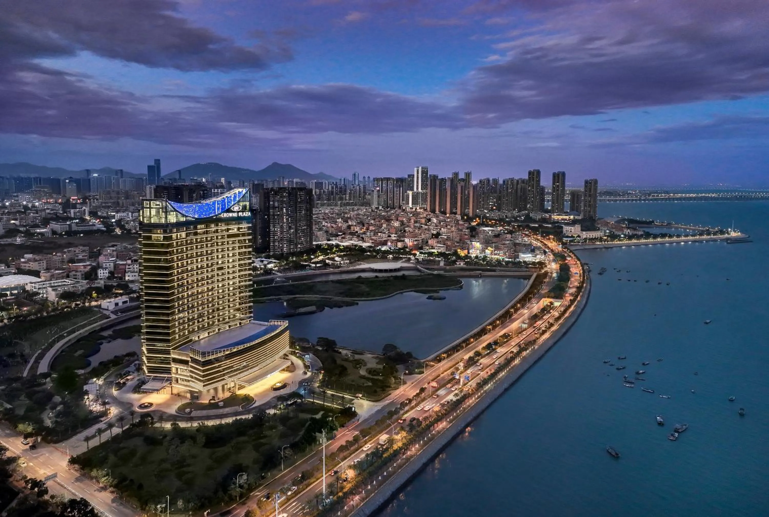 Crowne Plaza Xiamen Jimei Seaview by IHG-Free Mini Bar