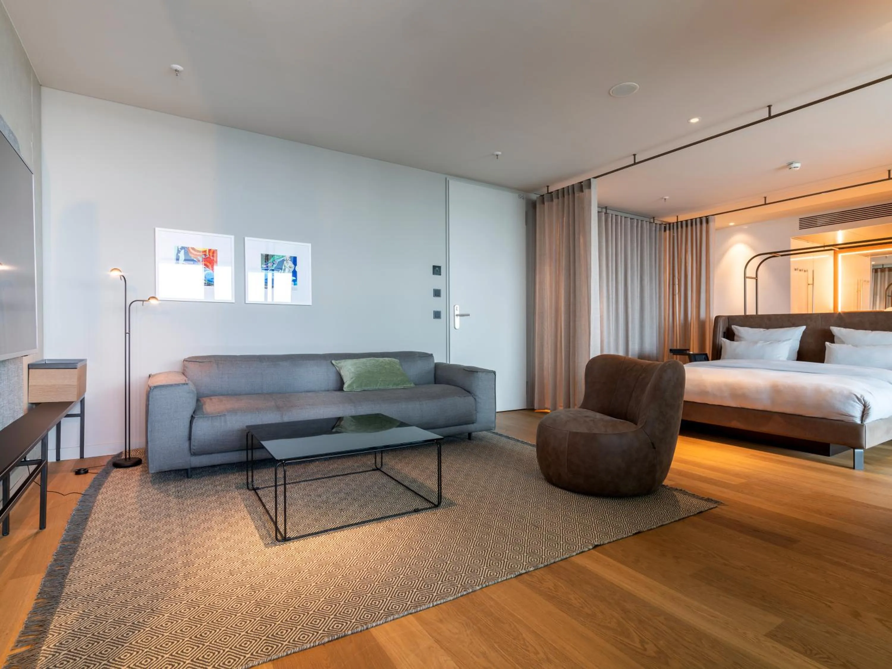 Seating area, Bed in b'mine Hotel Frankfurt Airport