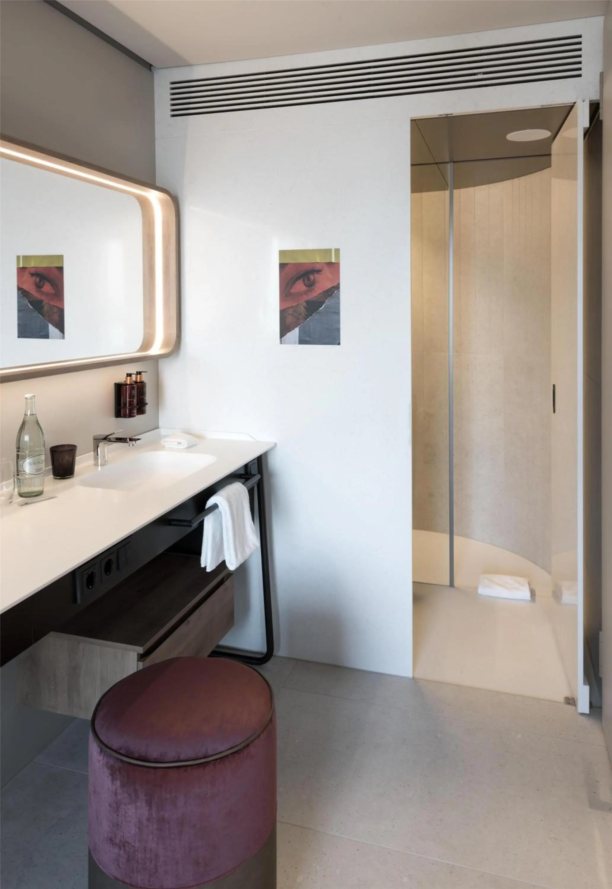 Bedroom in b'mine Hotel Frankfurt Airport