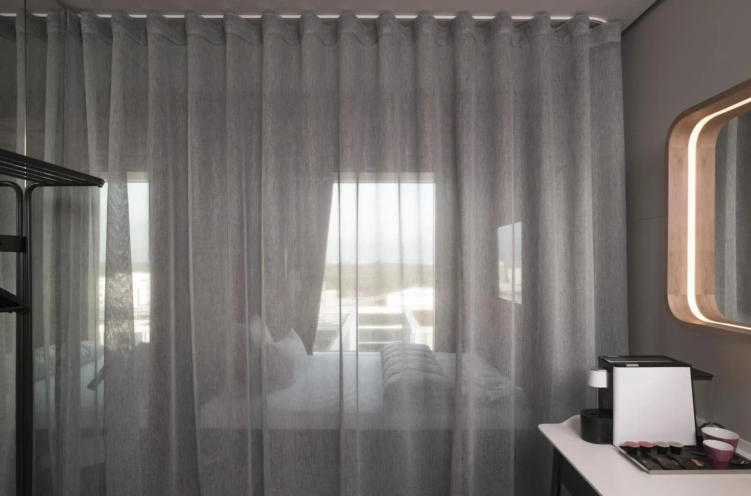 Smart Room – with a view in b'mine Hotel Frankfurt Airport Smart Room – with a view in b'mine Hotel Frankfurt Airport