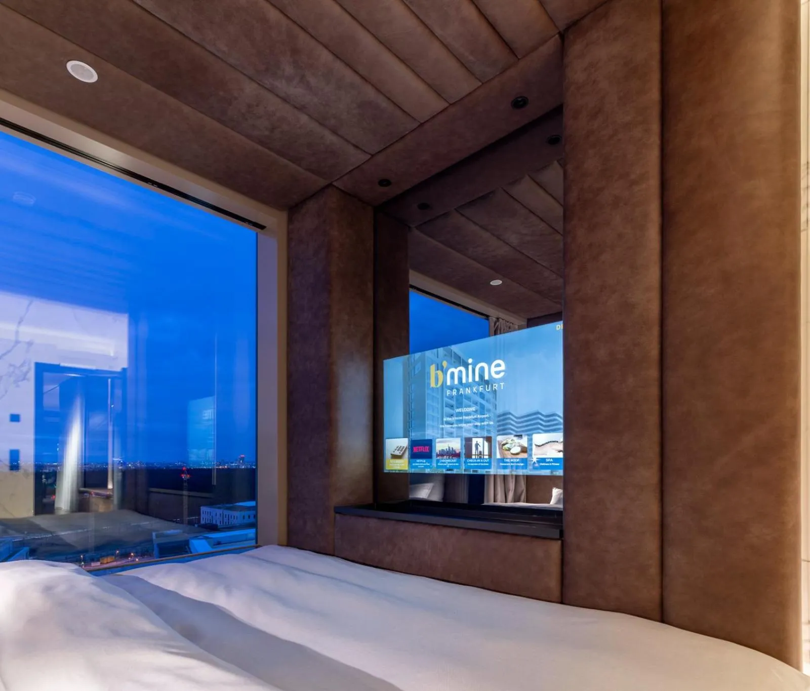 Bed in b'mine Hotel Frankfurt Airport