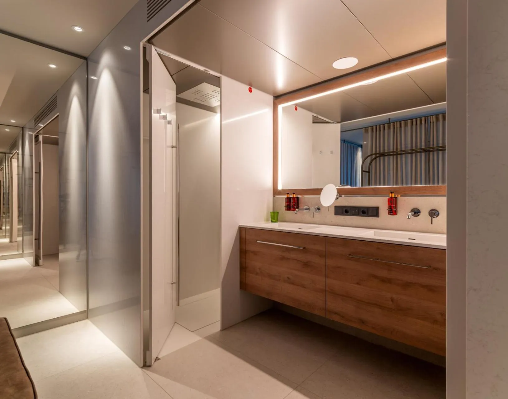 Toilet in b'mine Hotel Frankfurt Airport