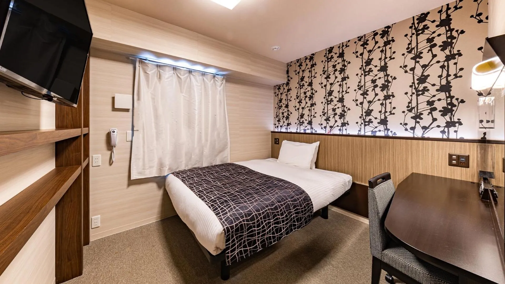 Photo of the whole room, Bed in APA Hotel Nambaminami Daikokucho Ekimae